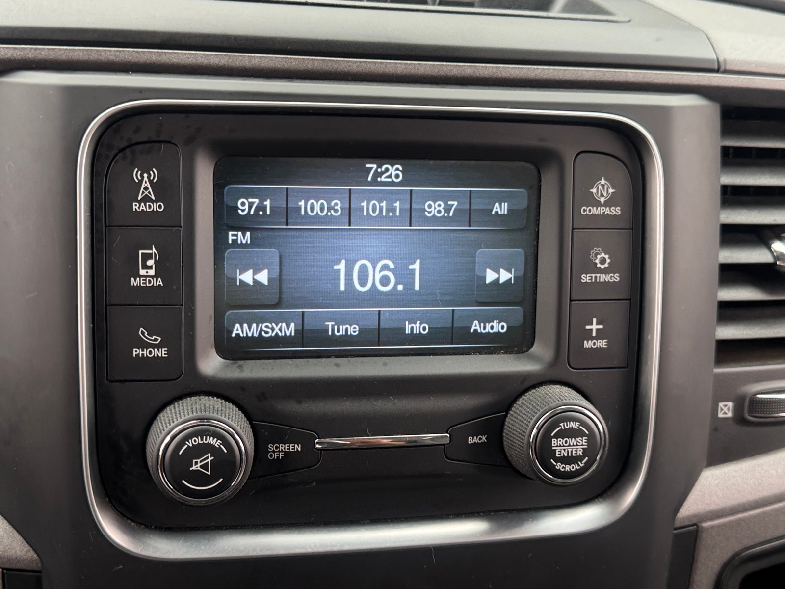 Thumbnail: 2019 RAM 1500 Classic - 4