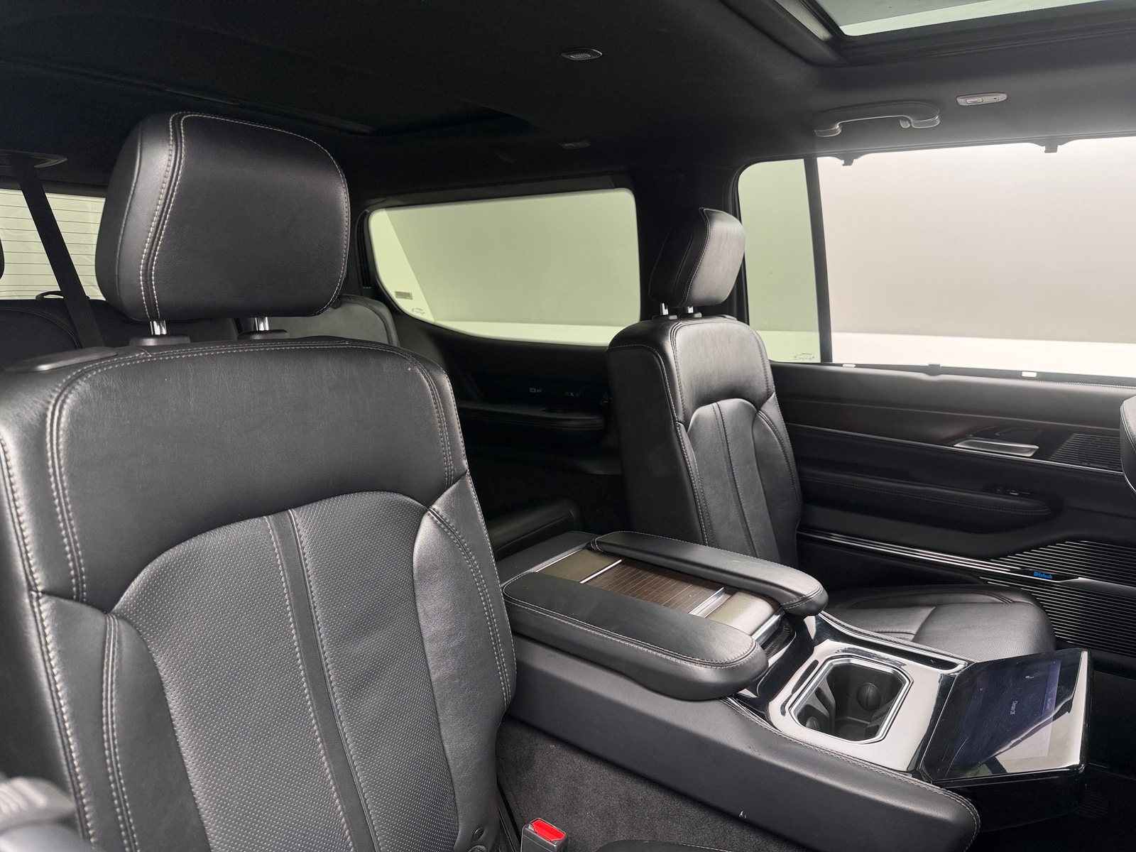 Thumbnail: 2023 Jeep Grand Wagoneer - 5