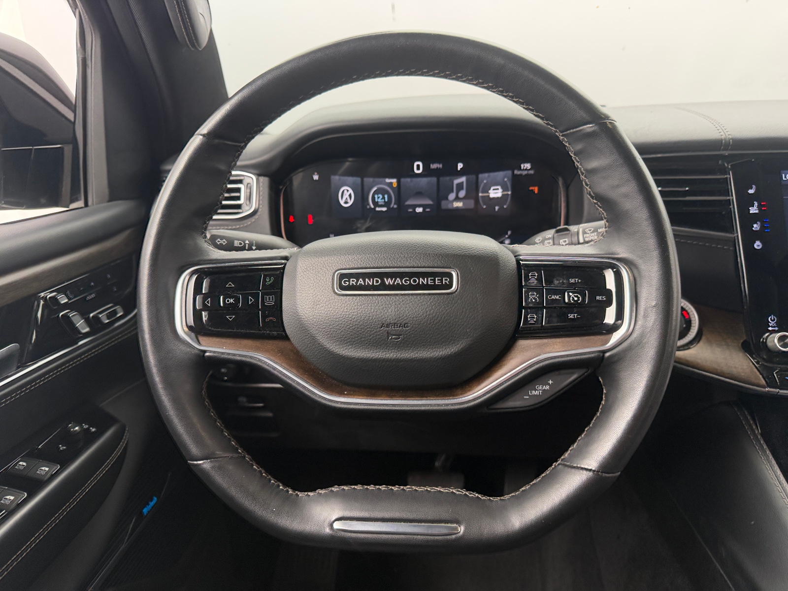 Thumbnail: 2023 Jeep Grand Wagoneer - 4