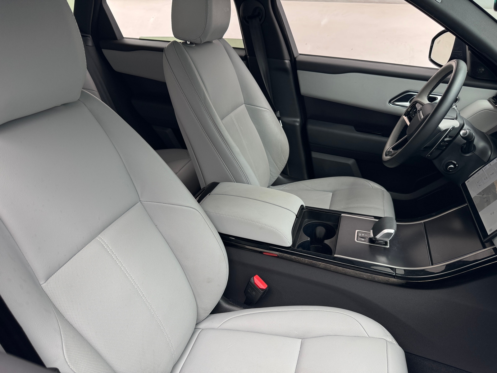 Thumbnail: 2026 Land Rover Range Rover Velar - 2