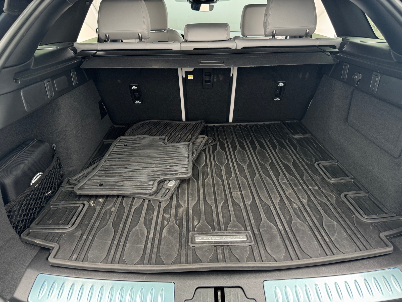 Thumbnail: 2026 Land Rover Range Rover Velar - 7