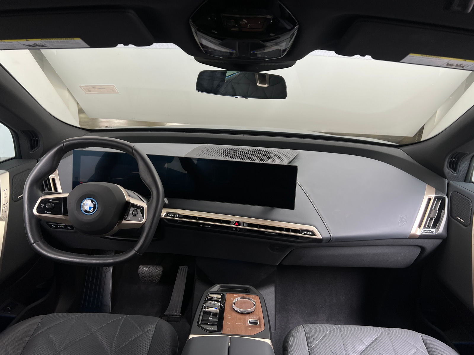 Thumbnail: 2023 BMW iX - 2