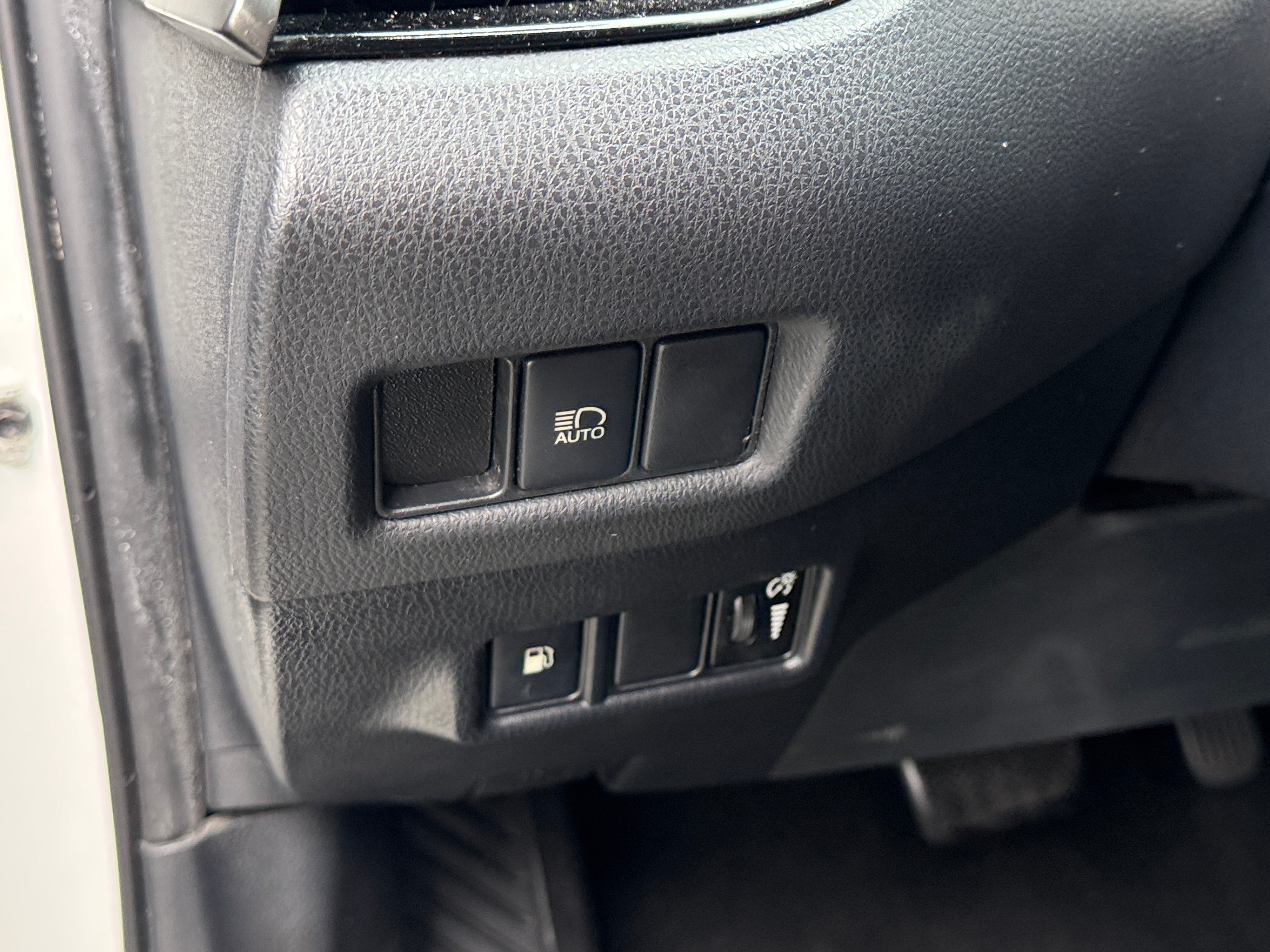 2018 Toyota C-HR XLE Premium - Photo 2