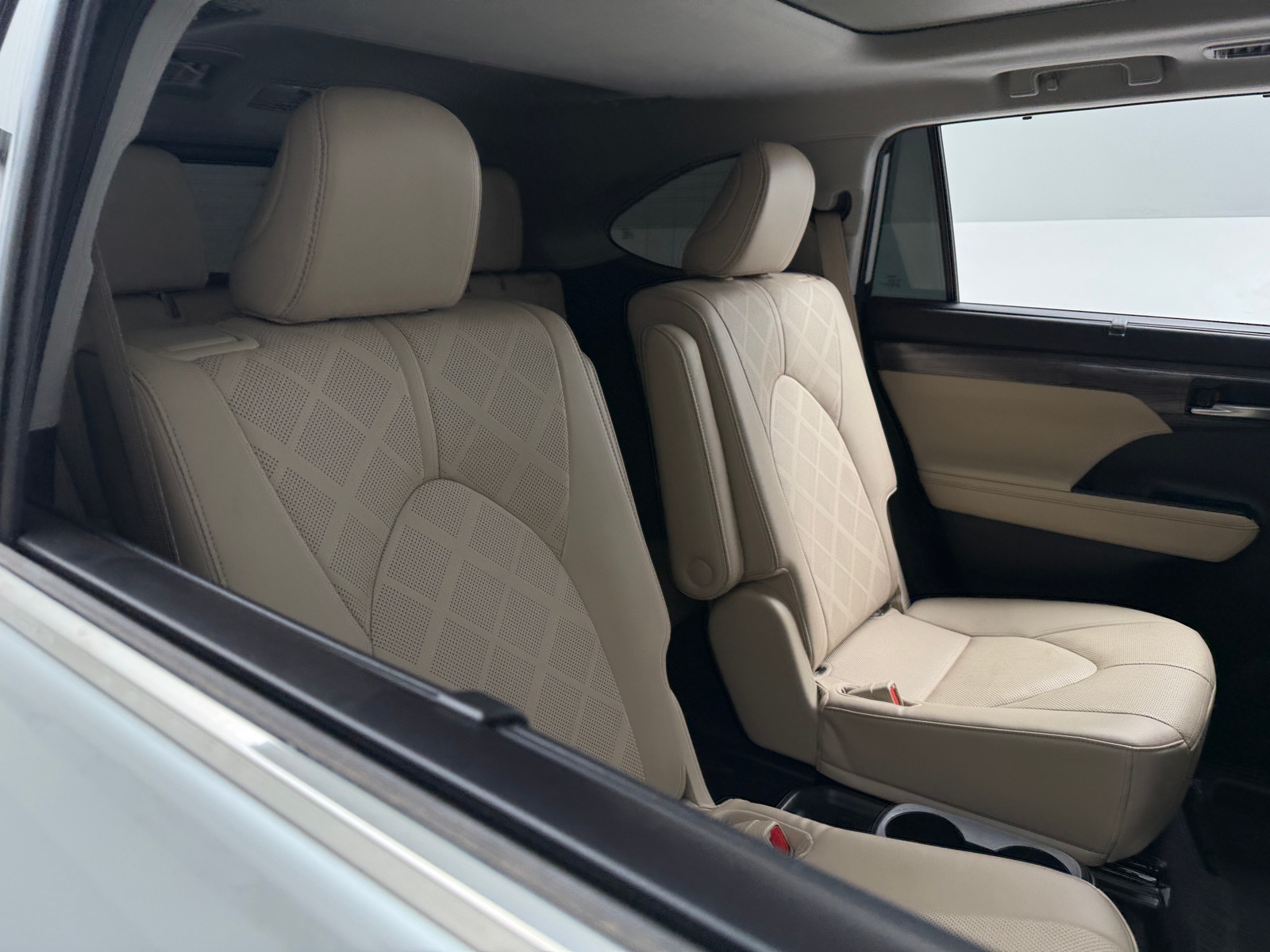 Thumbnail: 2023 Toyota Highlander - 5