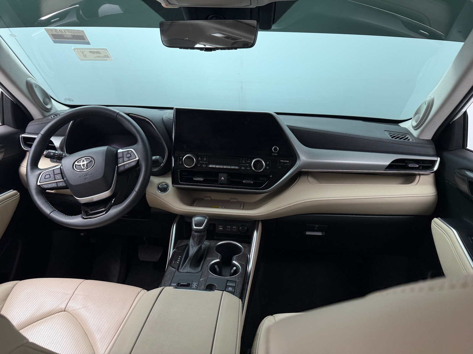 Thumbnail: 2023 Toyota Highlander - 2