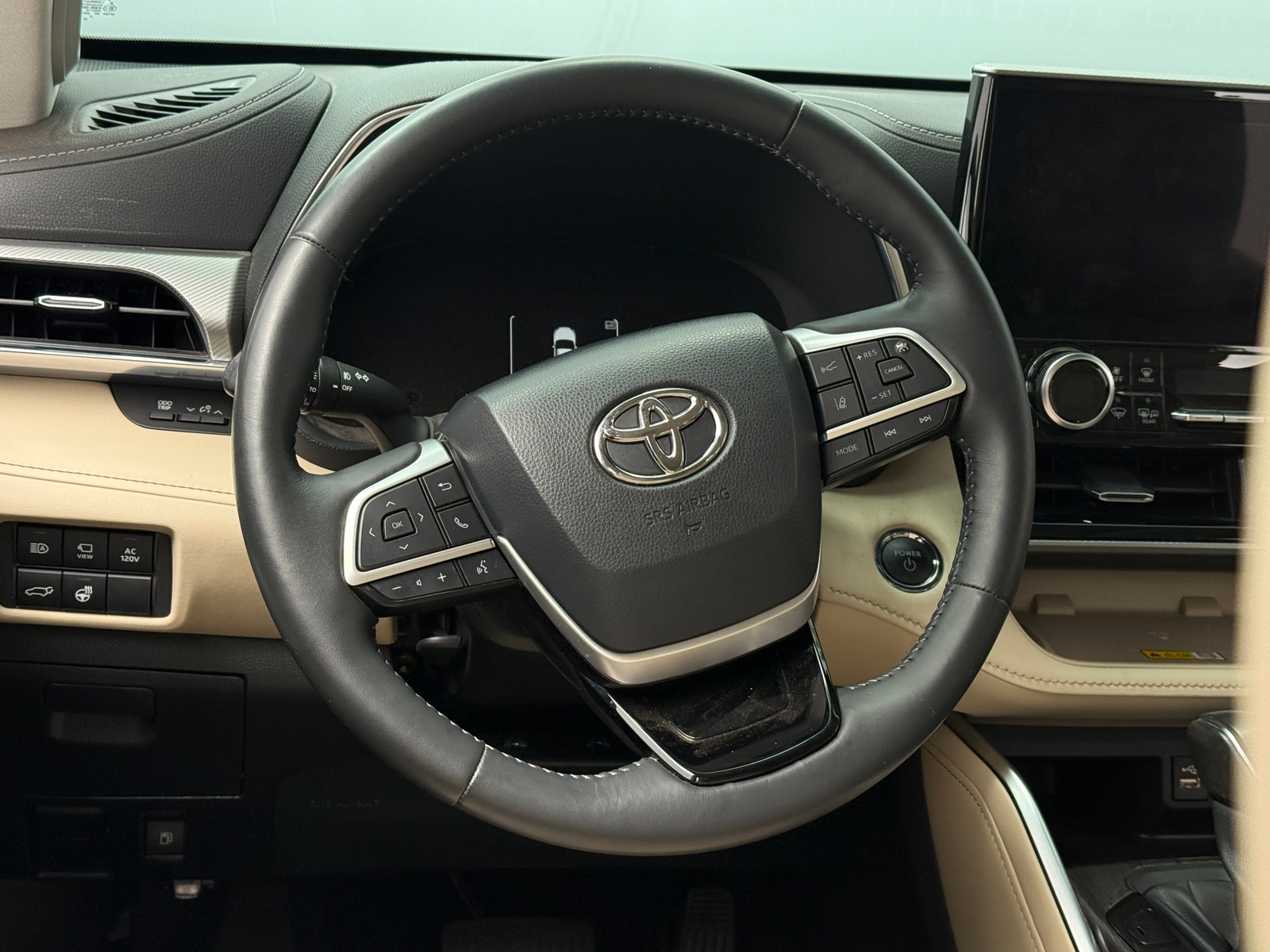 Thumbnail: 2023 Toyota Highlander - 4