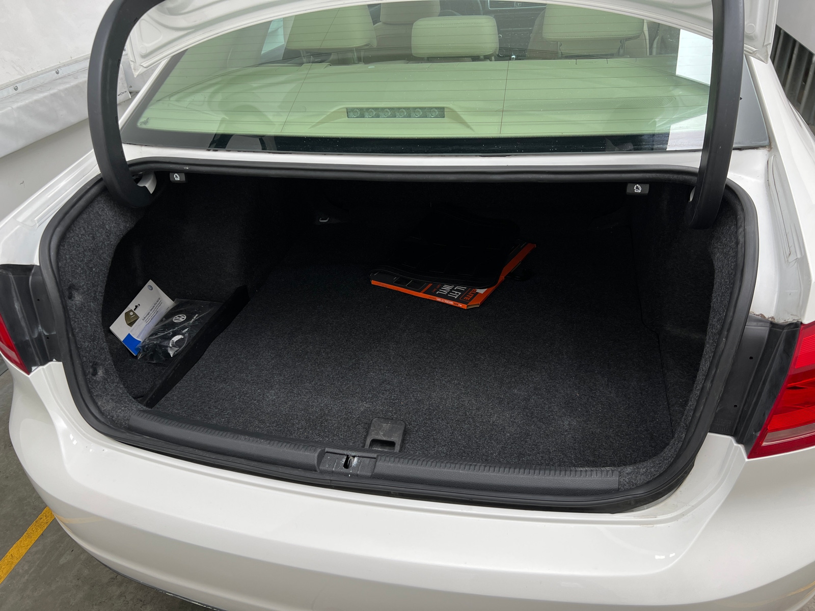 Thumbnail: 2013 Volkswagen Passat - 7