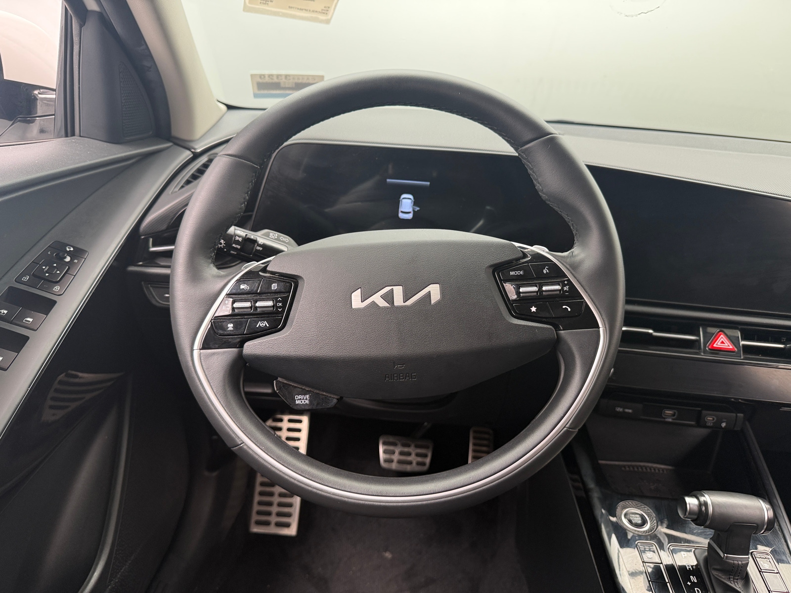Thumbnail: 2023 Kia Niro - 4