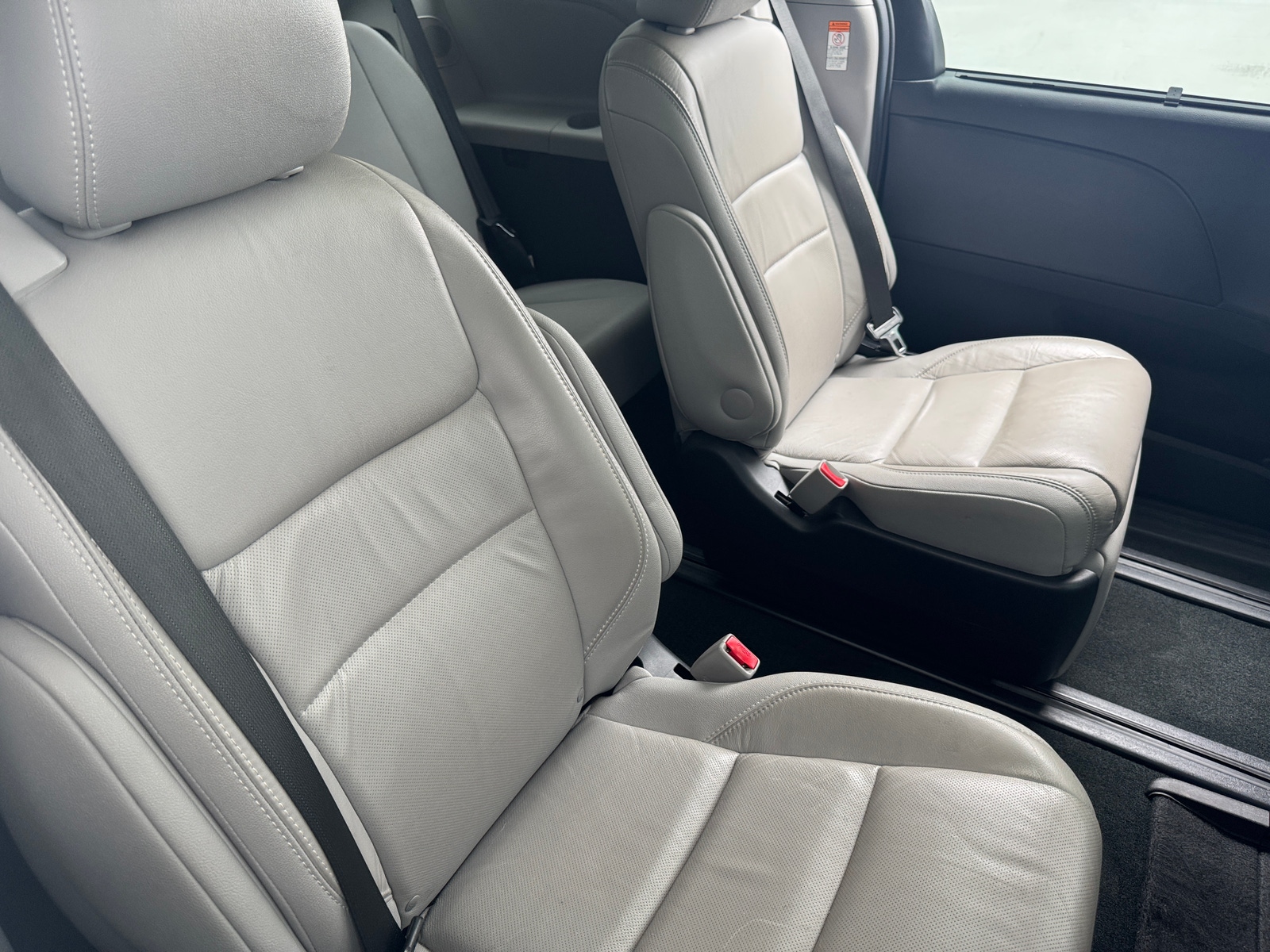 Thumbnail: 2016 Toyota Sienna - 5