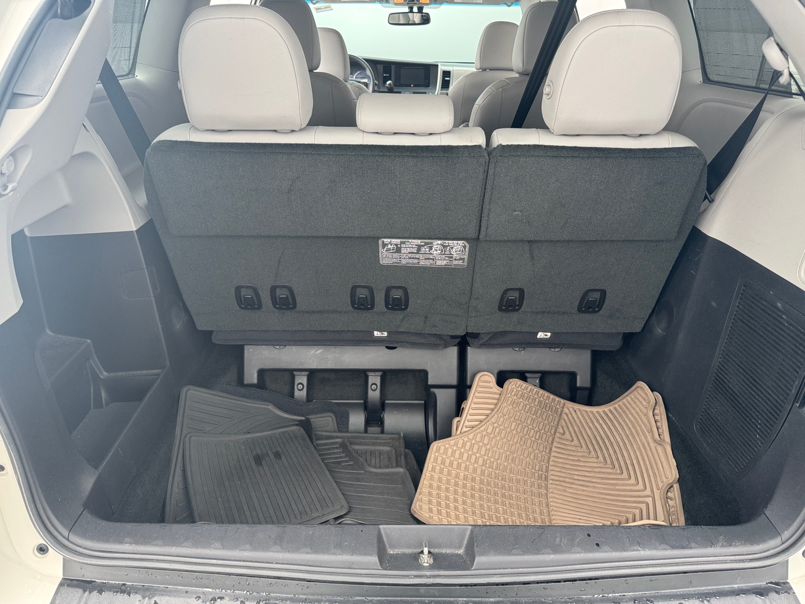 Thumbnail: 2016 Toyota Sienna - 6