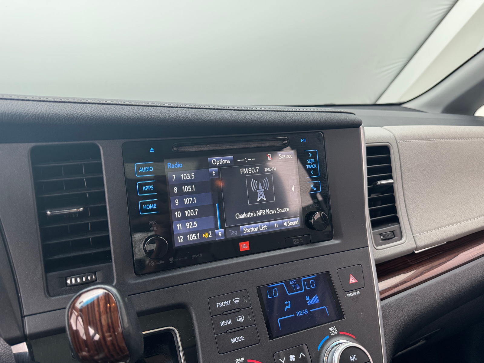Thumbnail: 2016 Toyota Sienna - 3