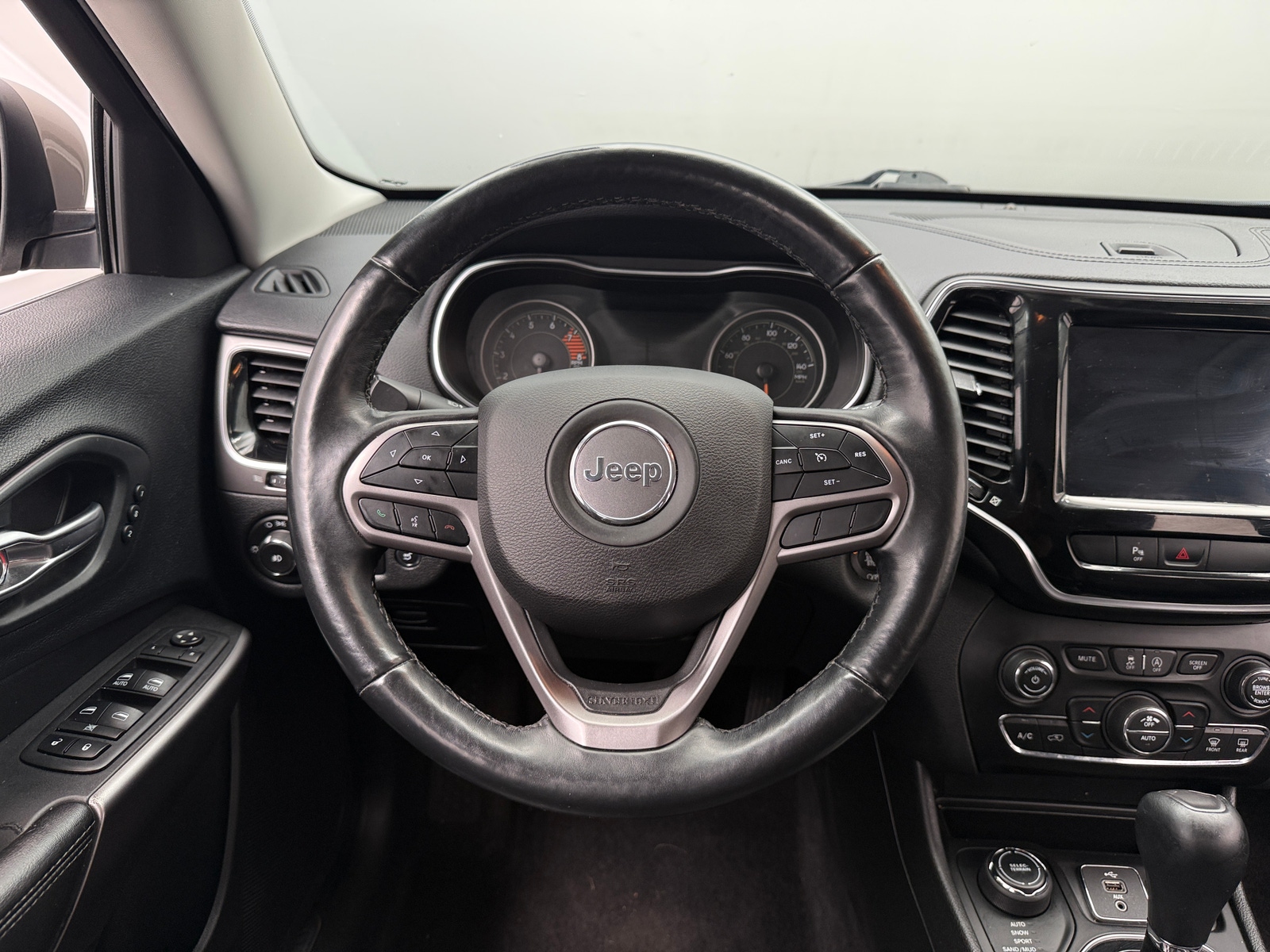 Thumbnail: 2019 Jeep Cherokee - 4