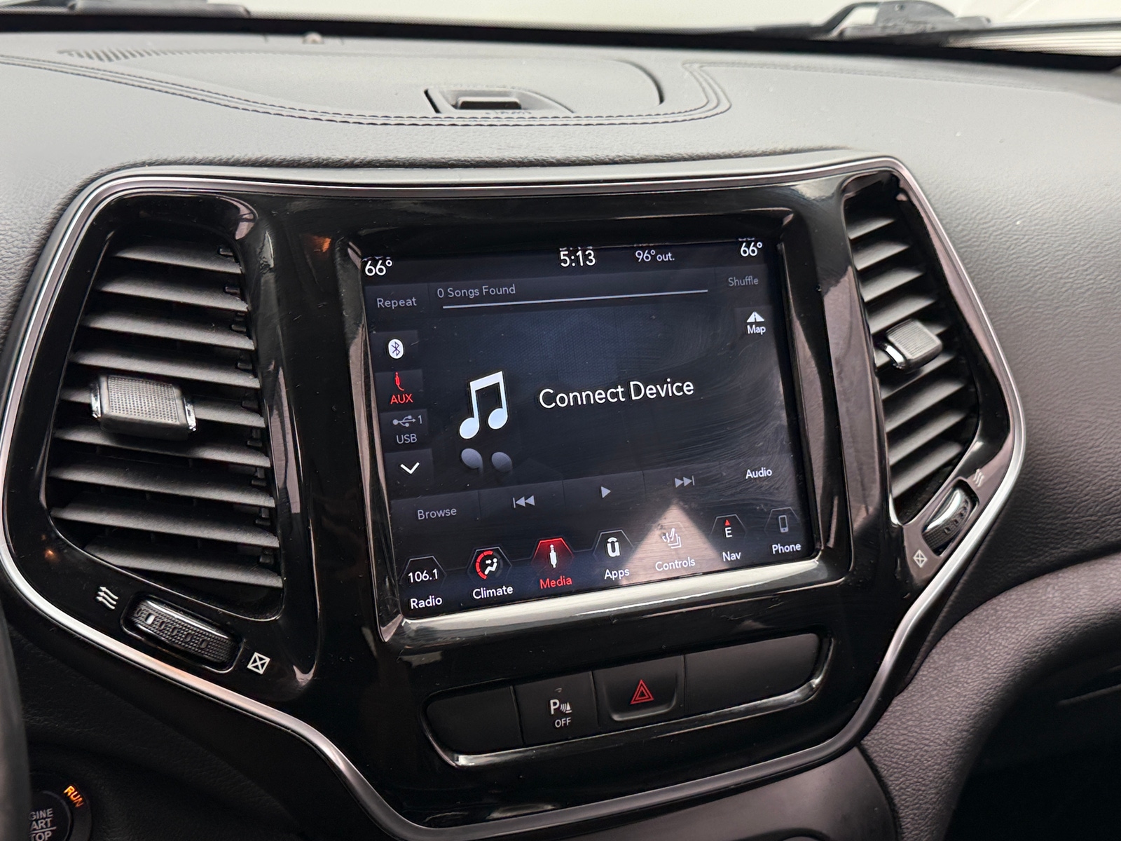 Thumbnail: 2019 Jeep Cherokee - 3