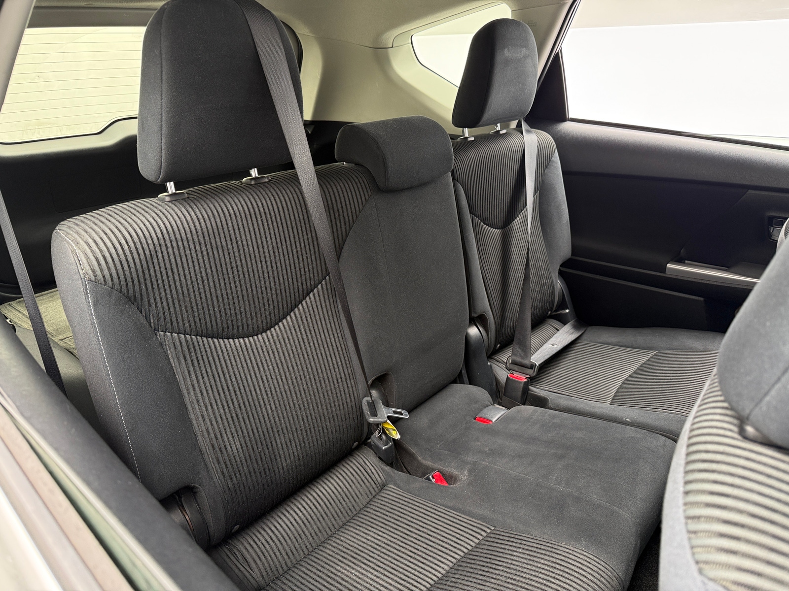 Thumbnail: 2017 Toyota Prius v - 6