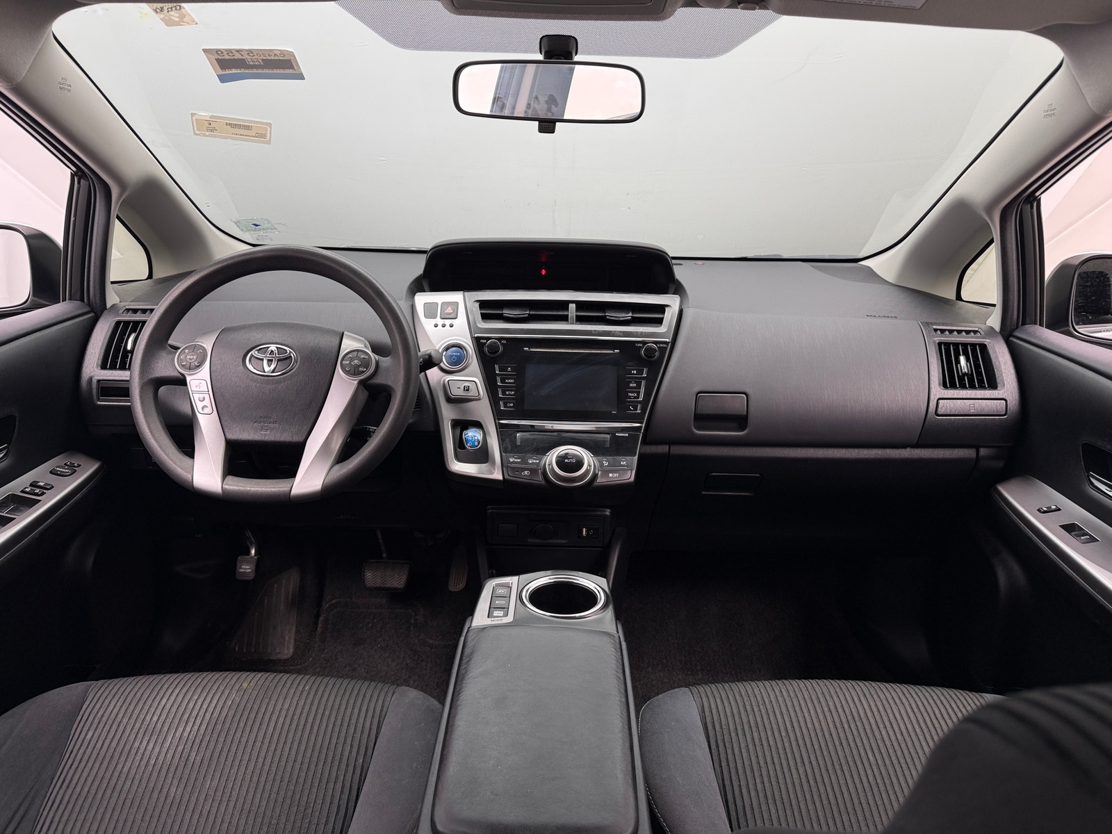 Thumbnail: 2017 Toyota Prius v - 3