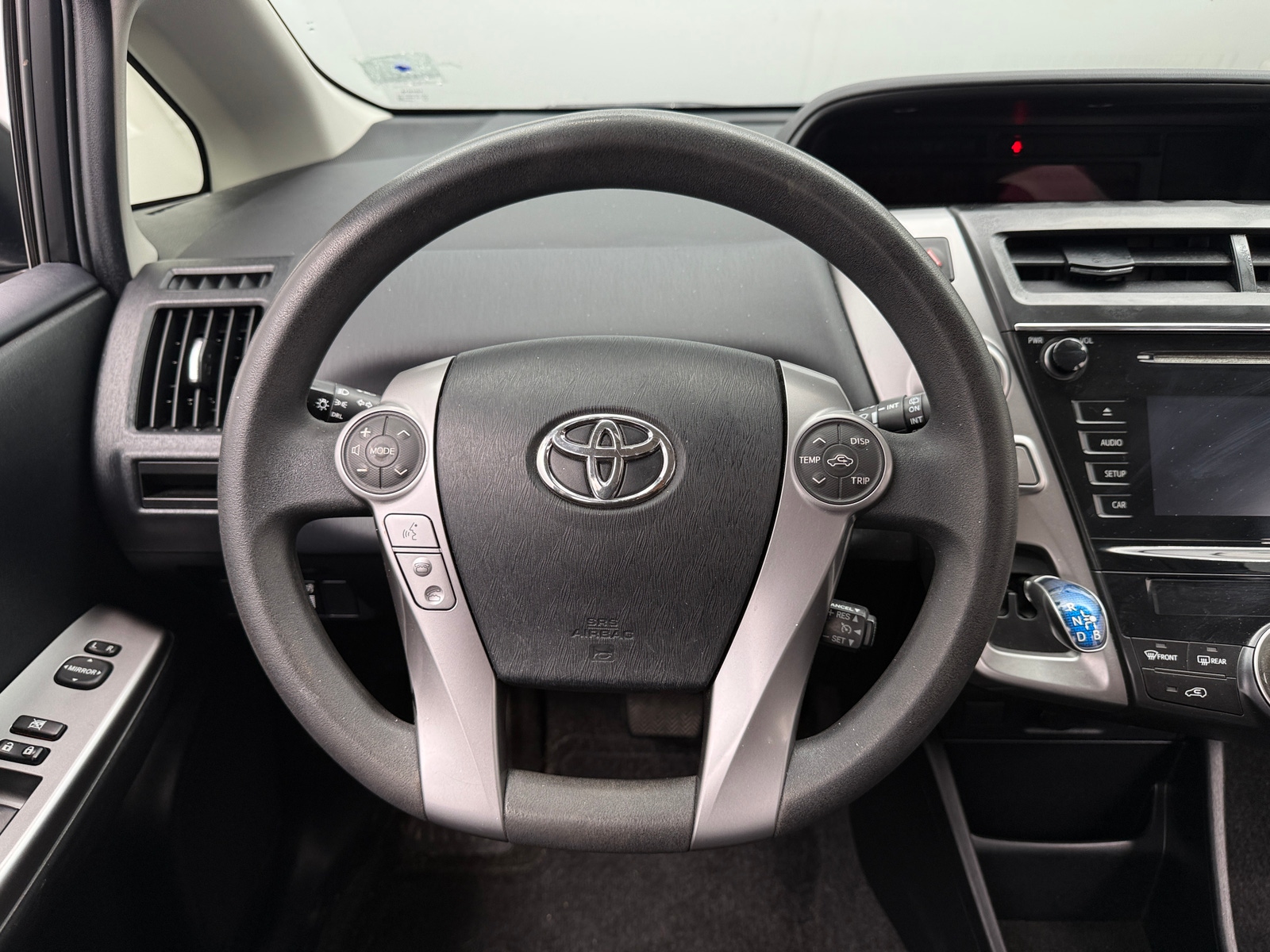 Thumbnail: 2017 Toyota Prius v - 5