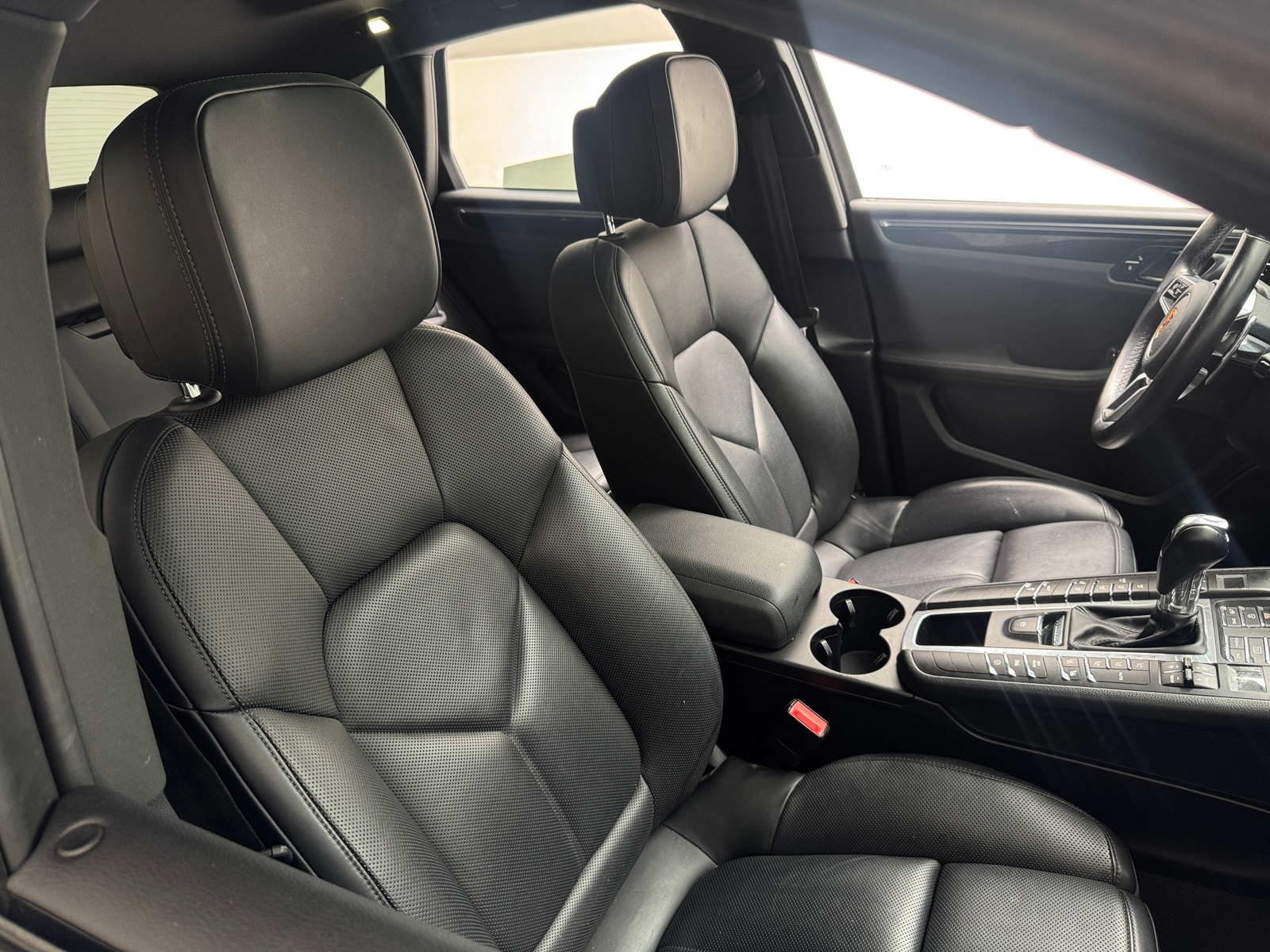 Thumbnail: 2018 Porsche Macan - 2