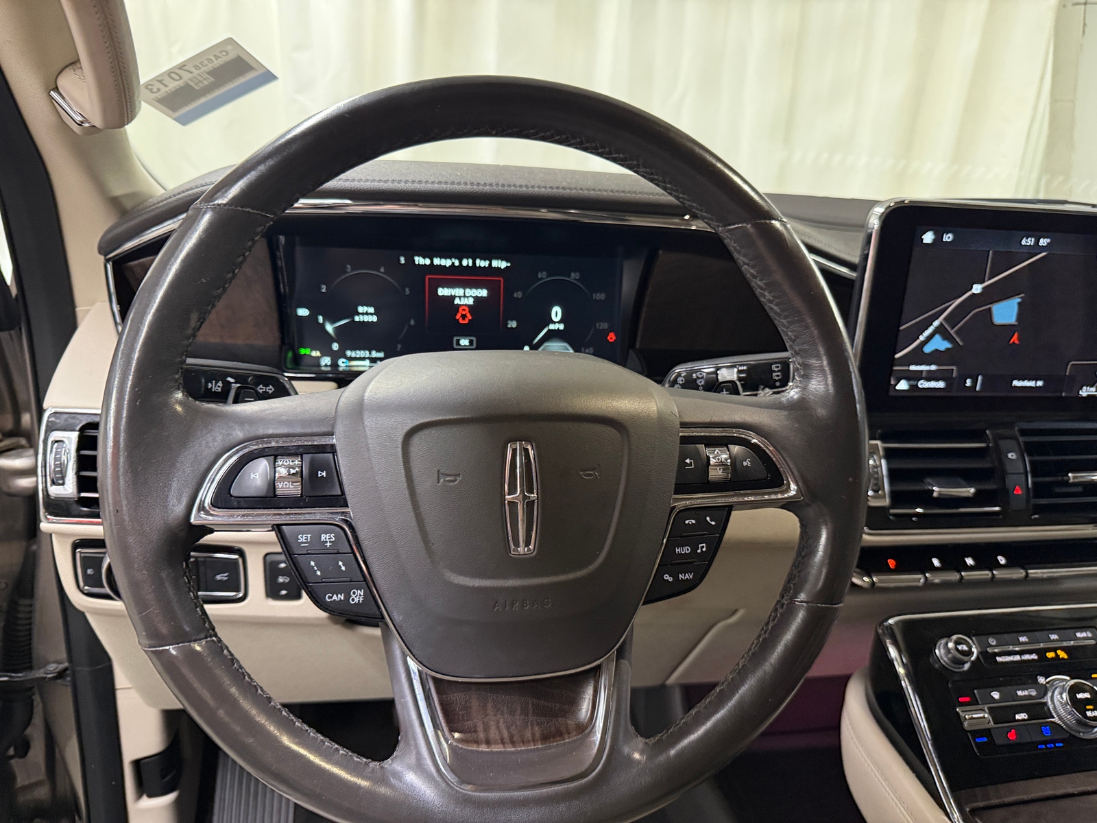 Thumbnail: 2019 Lincoln Navigator - 4