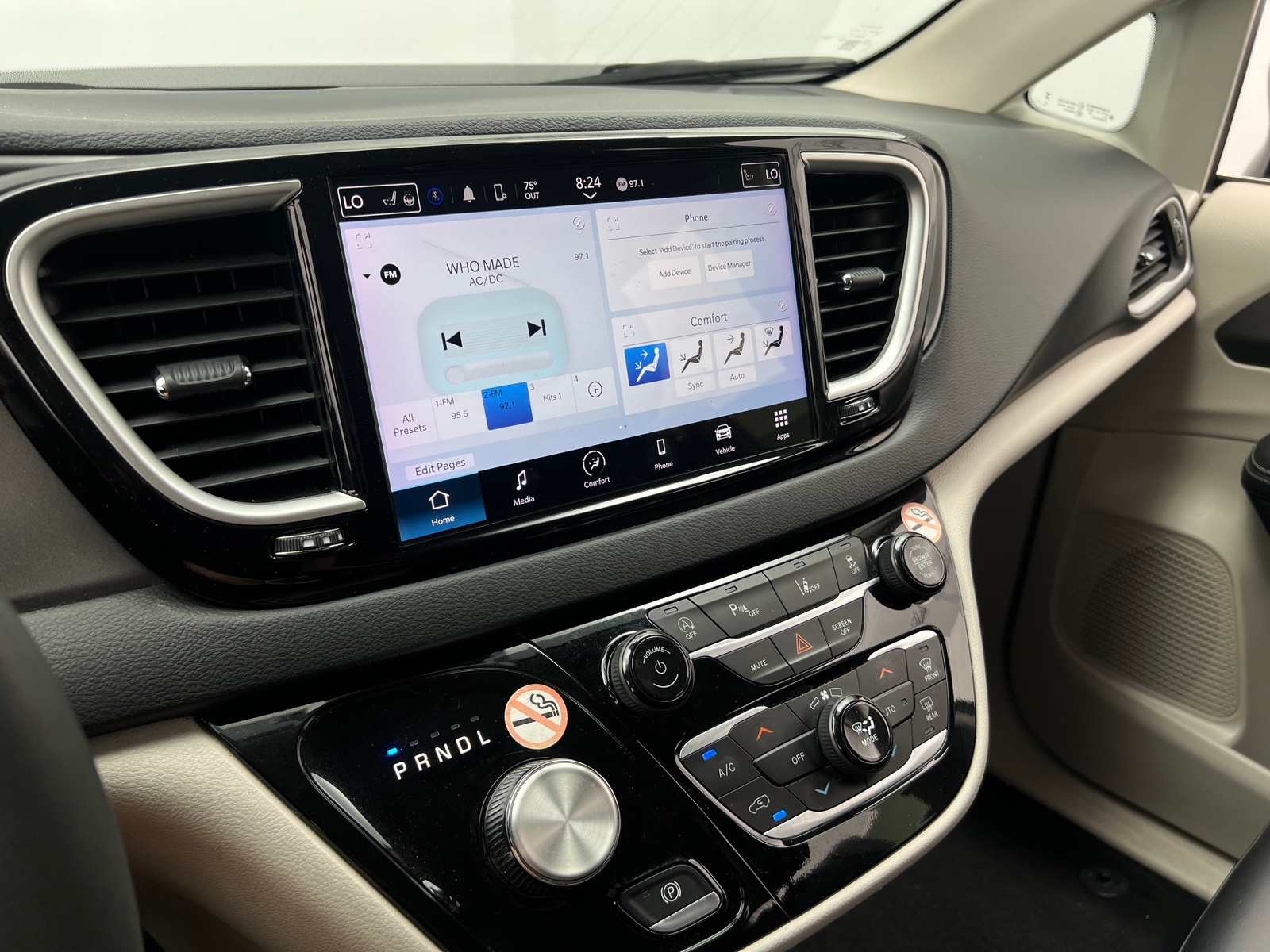 Thumbnail: 2024 Chrysler Pacifica - 3