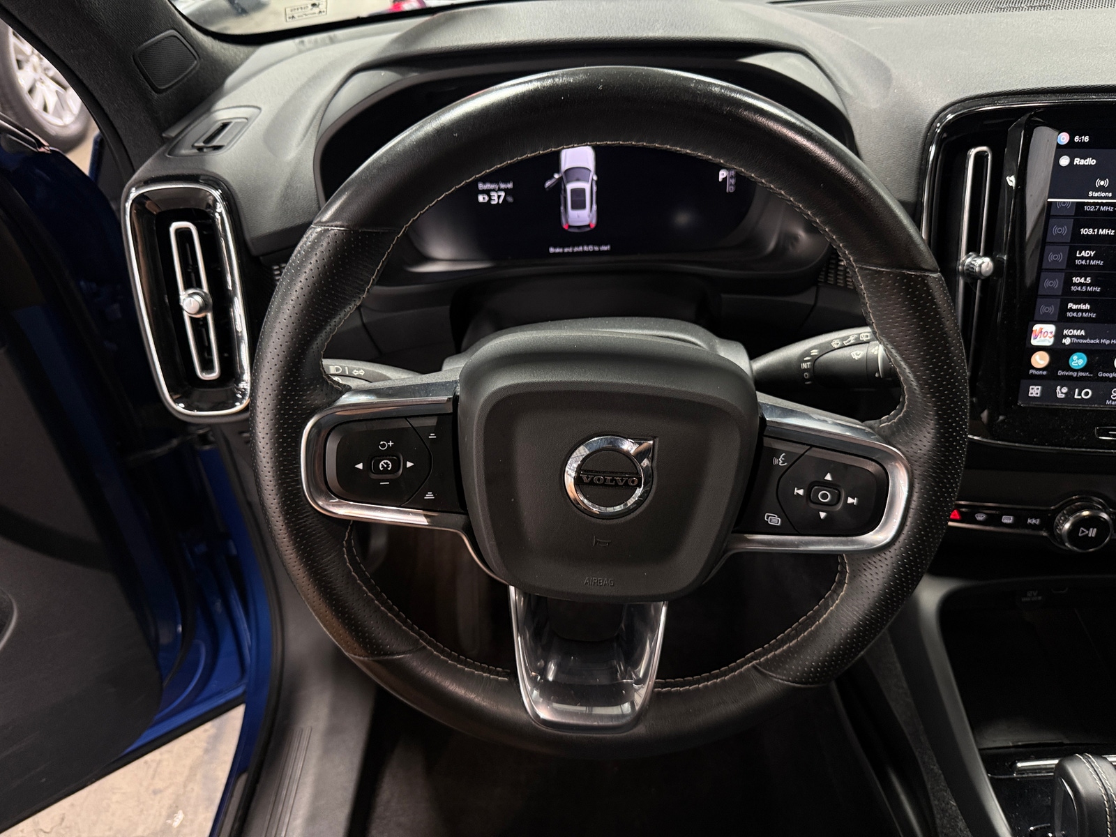 Thumbnail: 2021 Volvo XC40 - 4