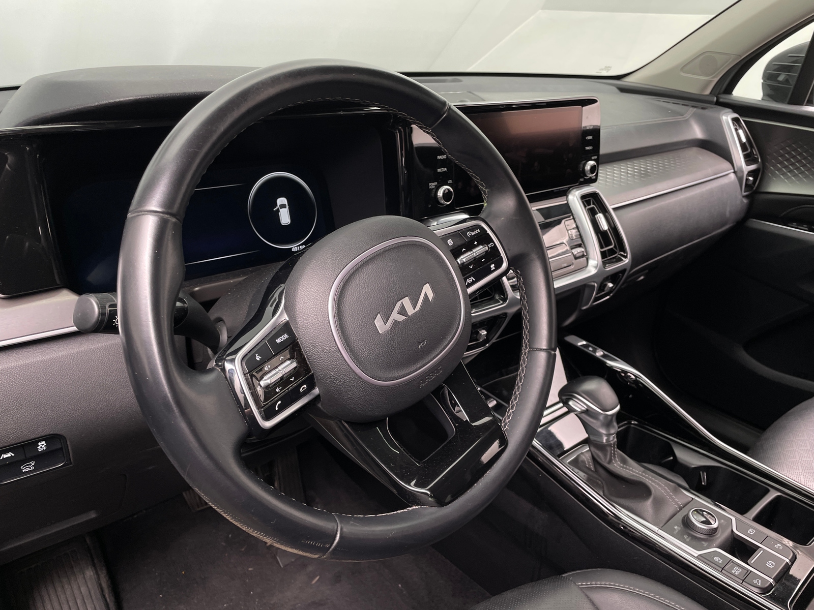 Thumbnail: 2023 Kia Sorento - 4