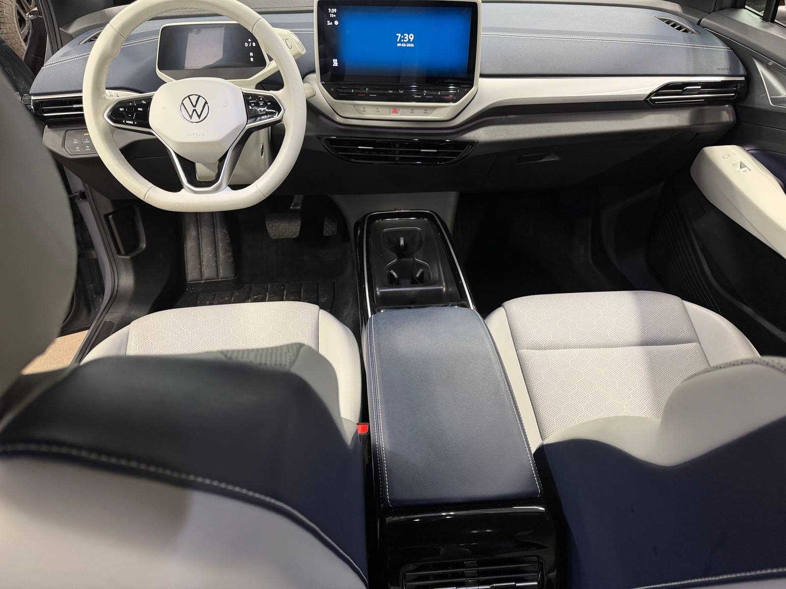 Thumbnail: 2023 Volkswagen ID.4 - 3