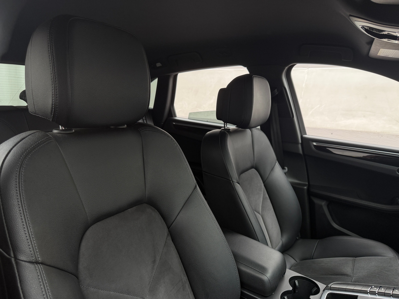 Thumbnail: 2018 Porsche Macan - 2