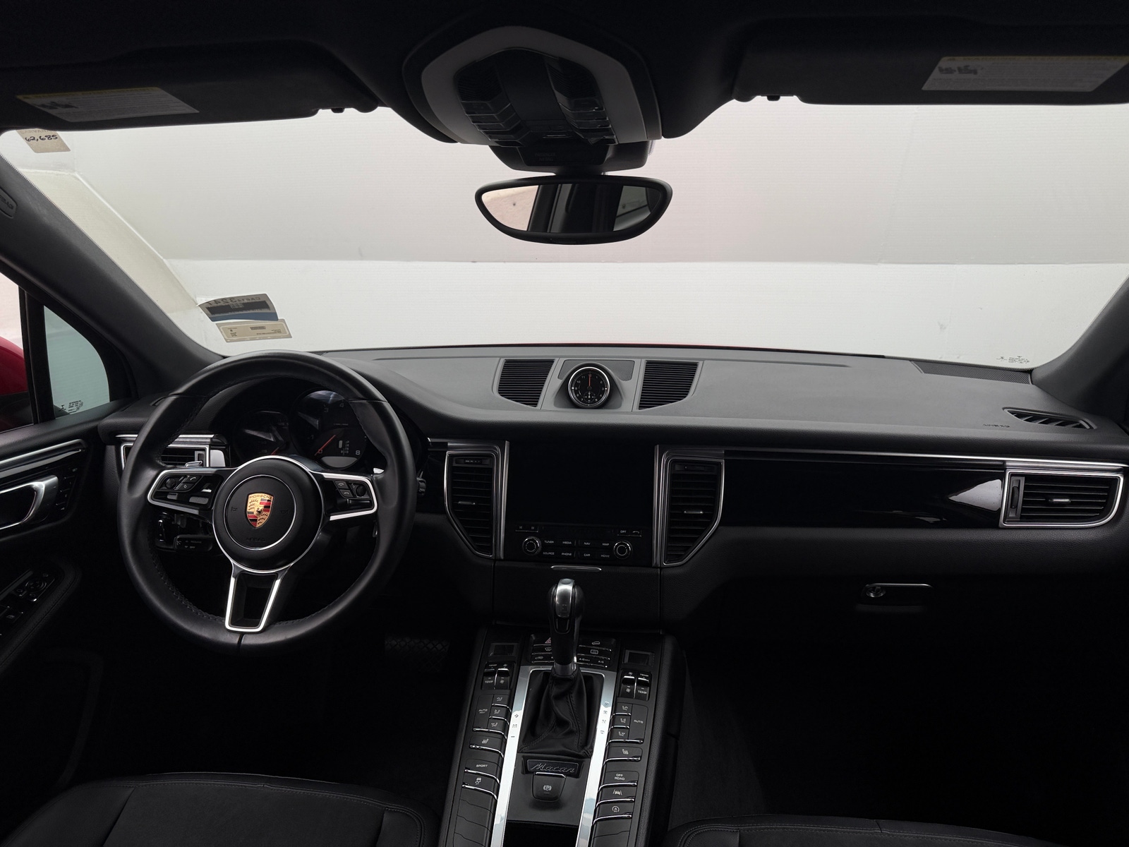 Thumbnail: 2018 Porsche Macan - 3