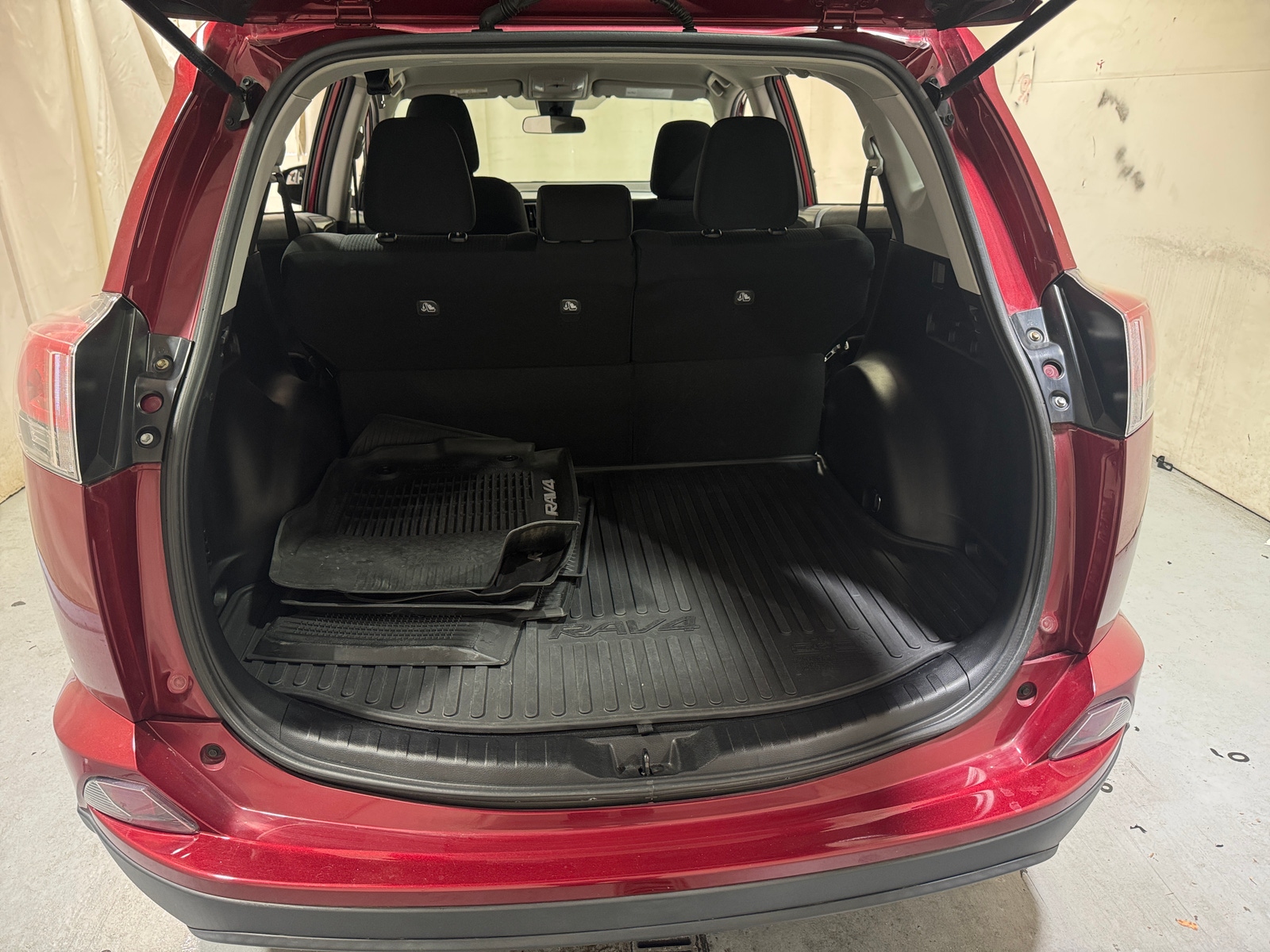 Thumbnail: 2018 Toyota RAV4 - 7