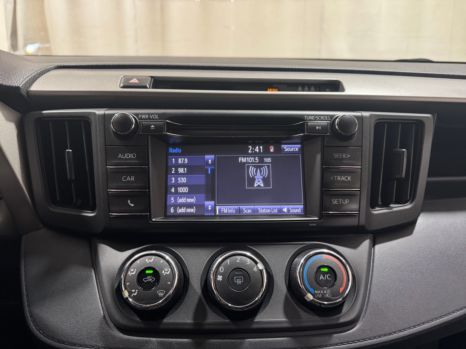 Thumbnail: 2018 Toyota RAV4 - 4