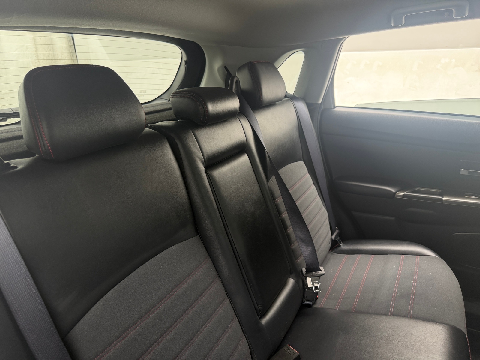 Thumbnail: 2023 Mitsubishi Outlander Sport - 6