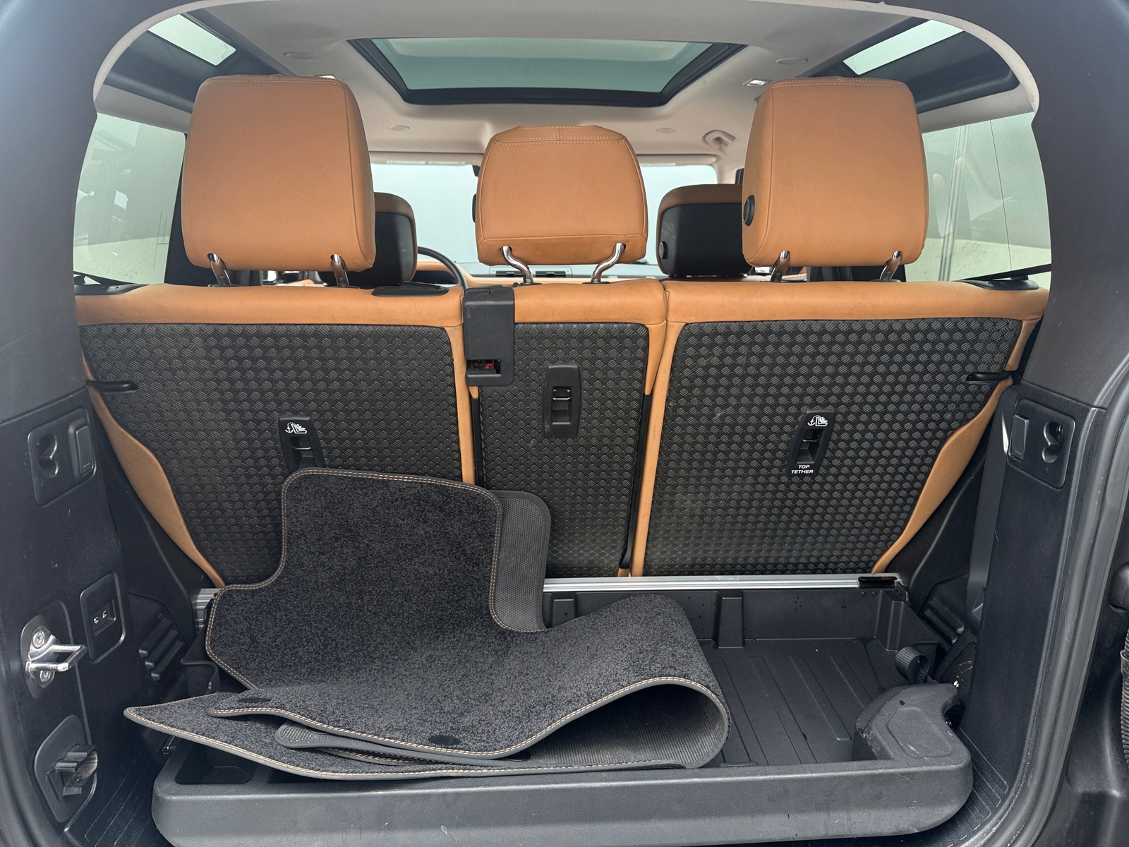 Thumbnail: 2024 Land Rover Defender - 6