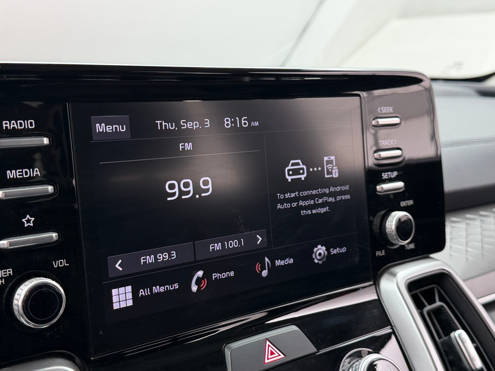 Thumbnail: 2023 Kia Sorento - 4