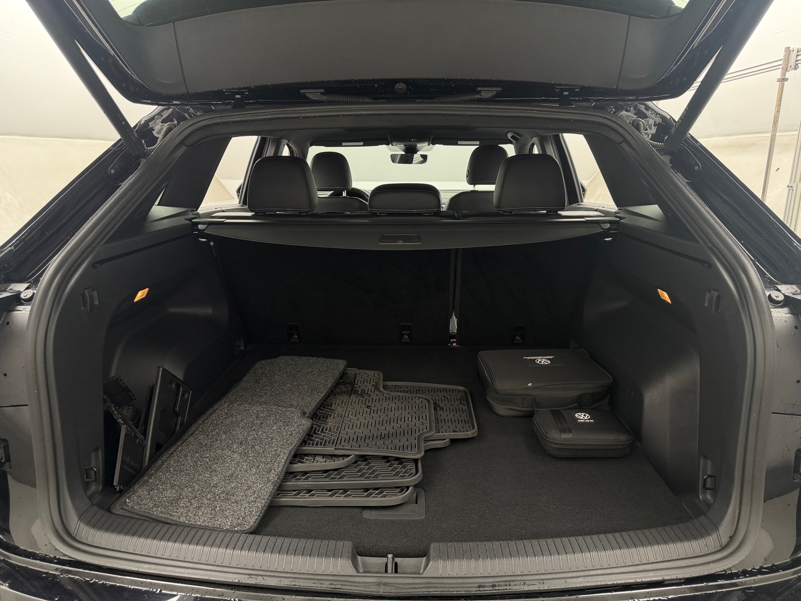 Thumbnail: 2023 Volkswagen Atlas - 6