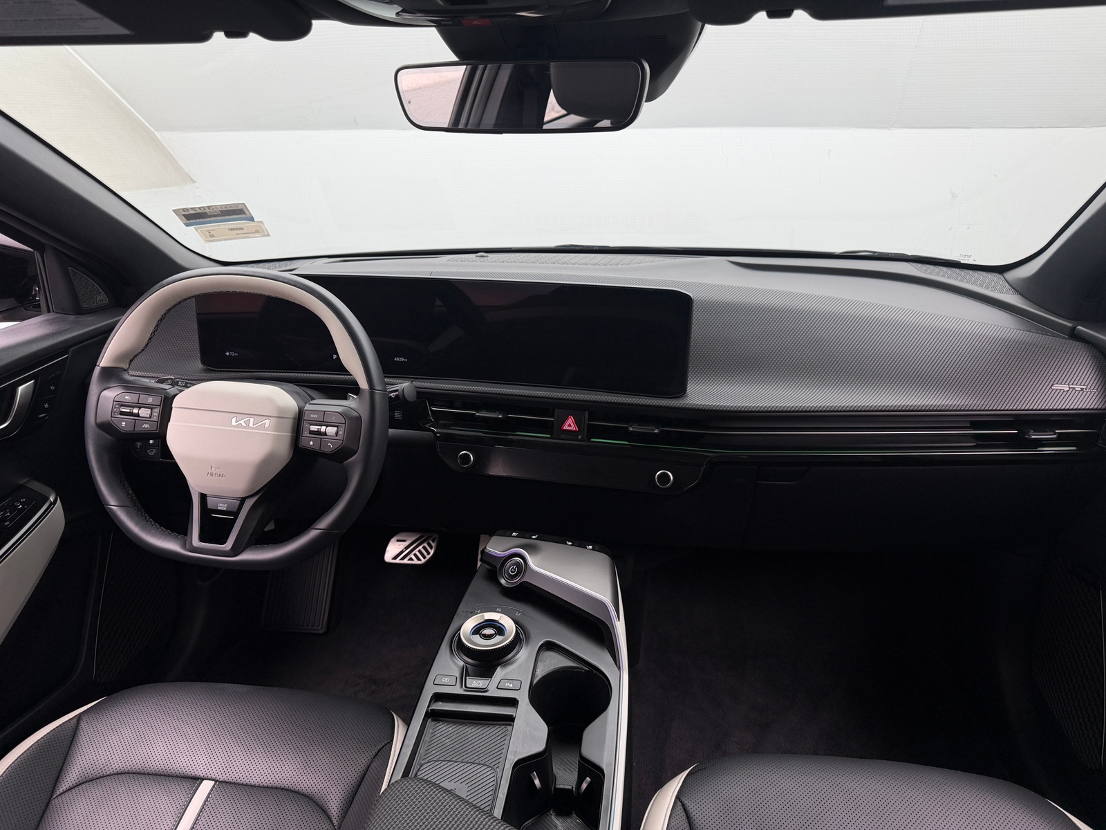 Thumbnail: 2025 Kia EV6 - 2