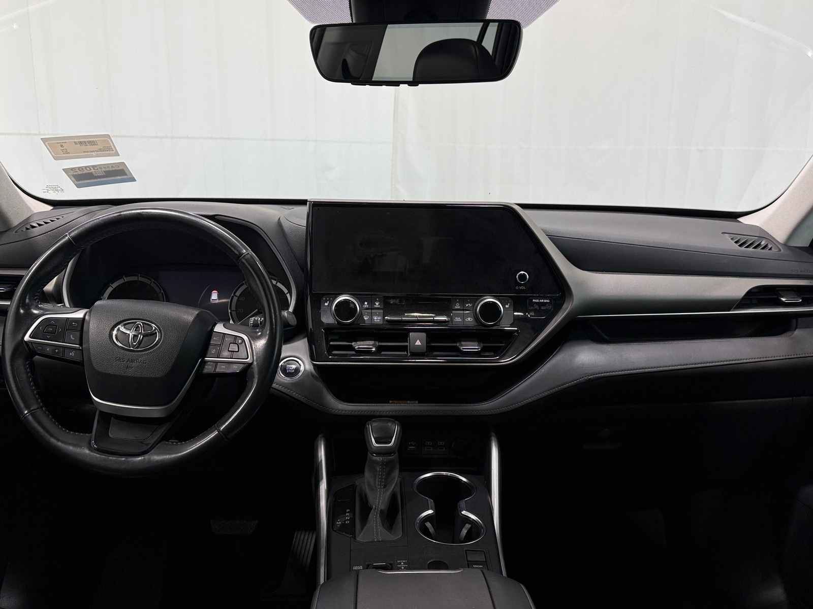 Thumbnail: 2023 Toyota Highlander - 3