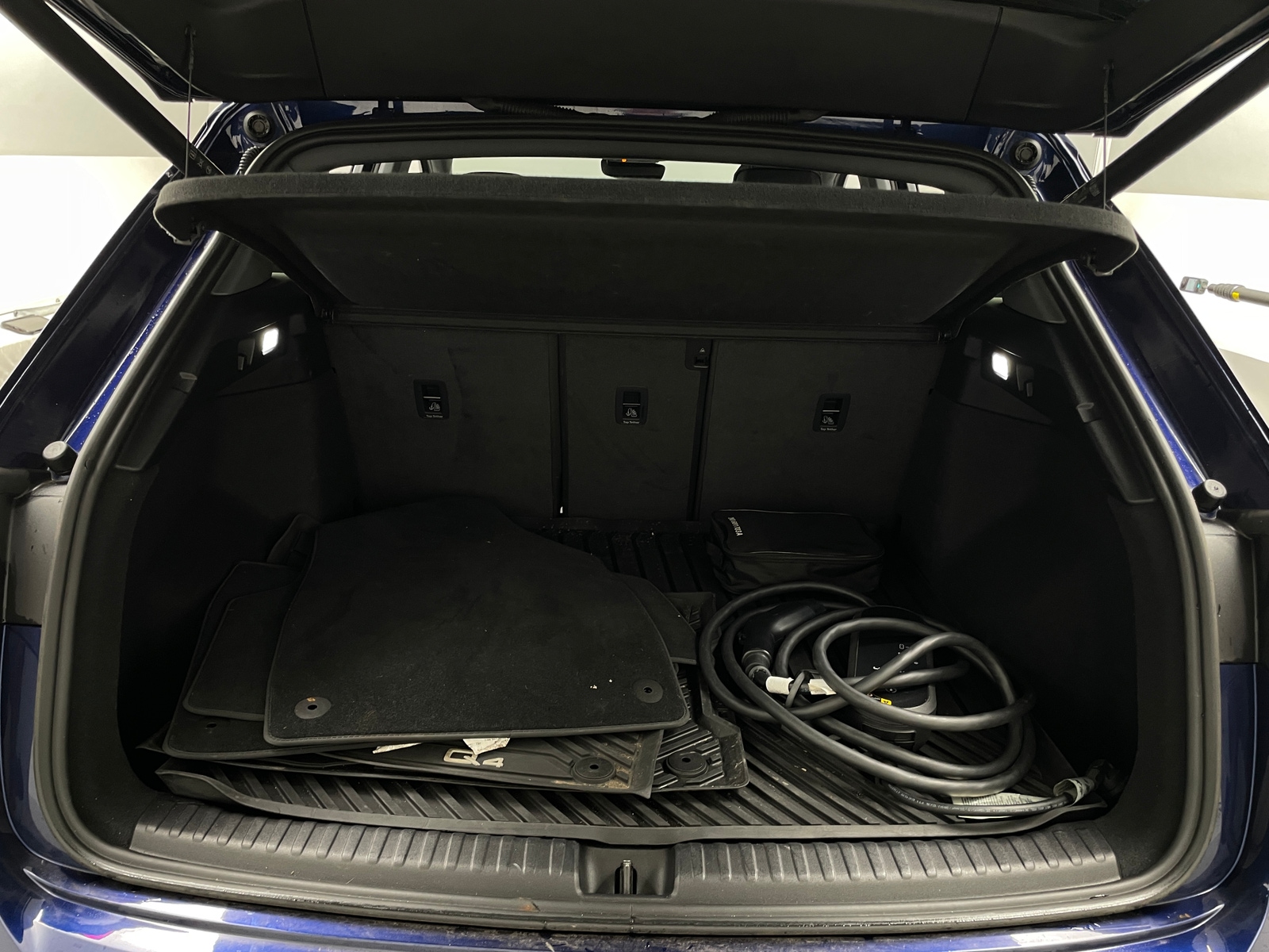 Thumbnail: 2023 Audi Q4 e-tron - 6