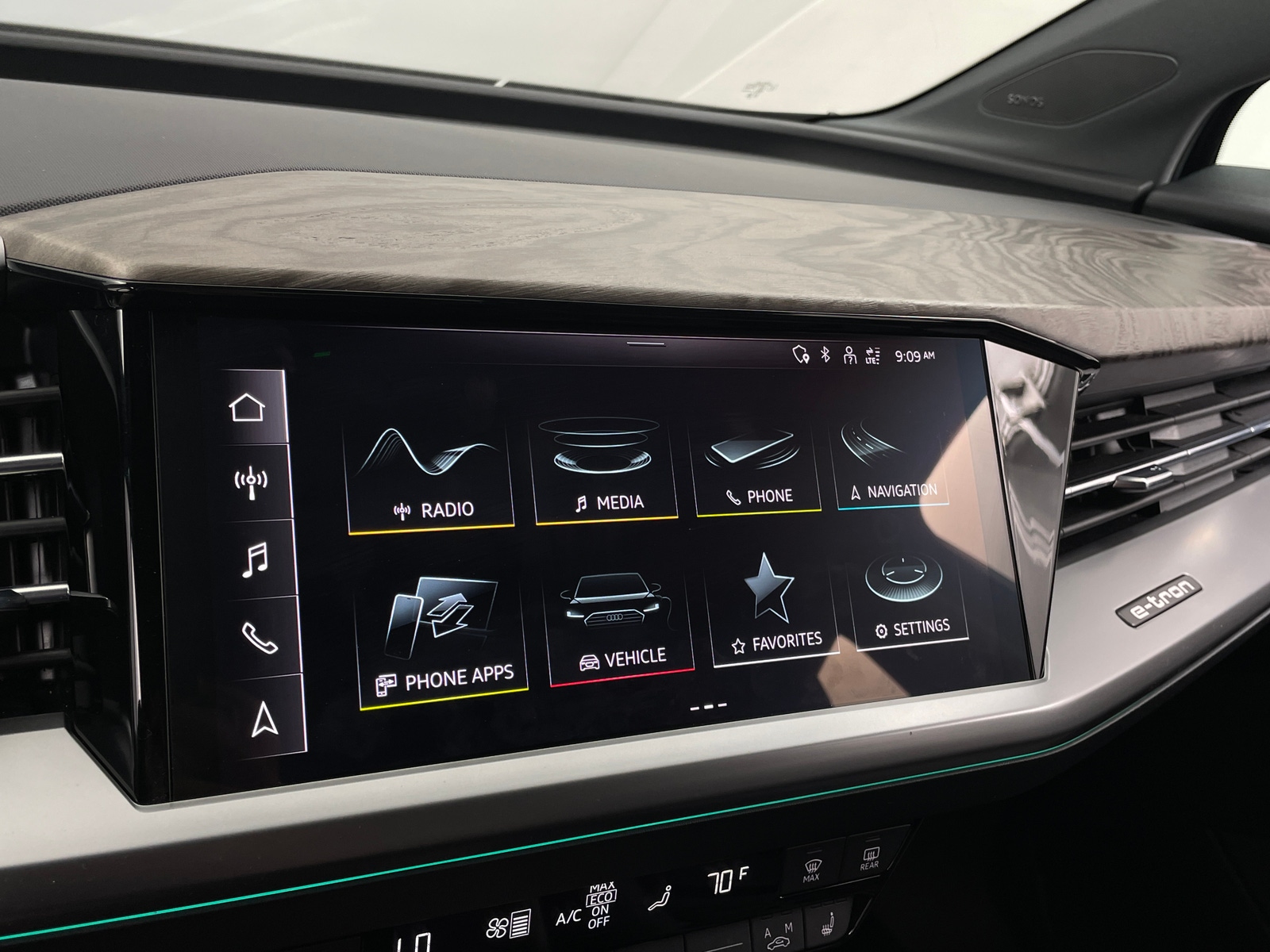 Thumbnail: 2023 Audi Q4 e-tron - 3