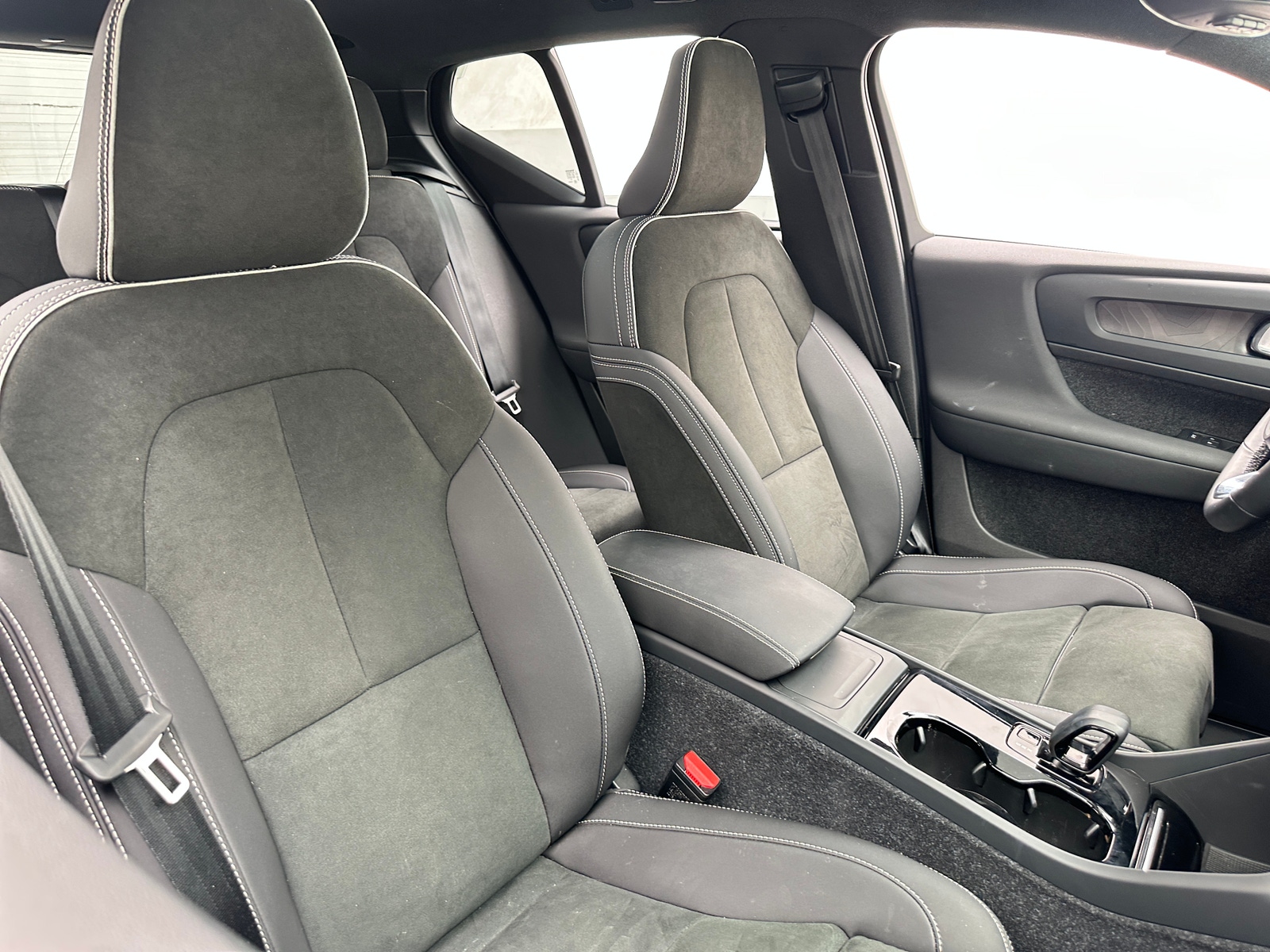 Thumbnail: 2023 Volvo XC40 - 2