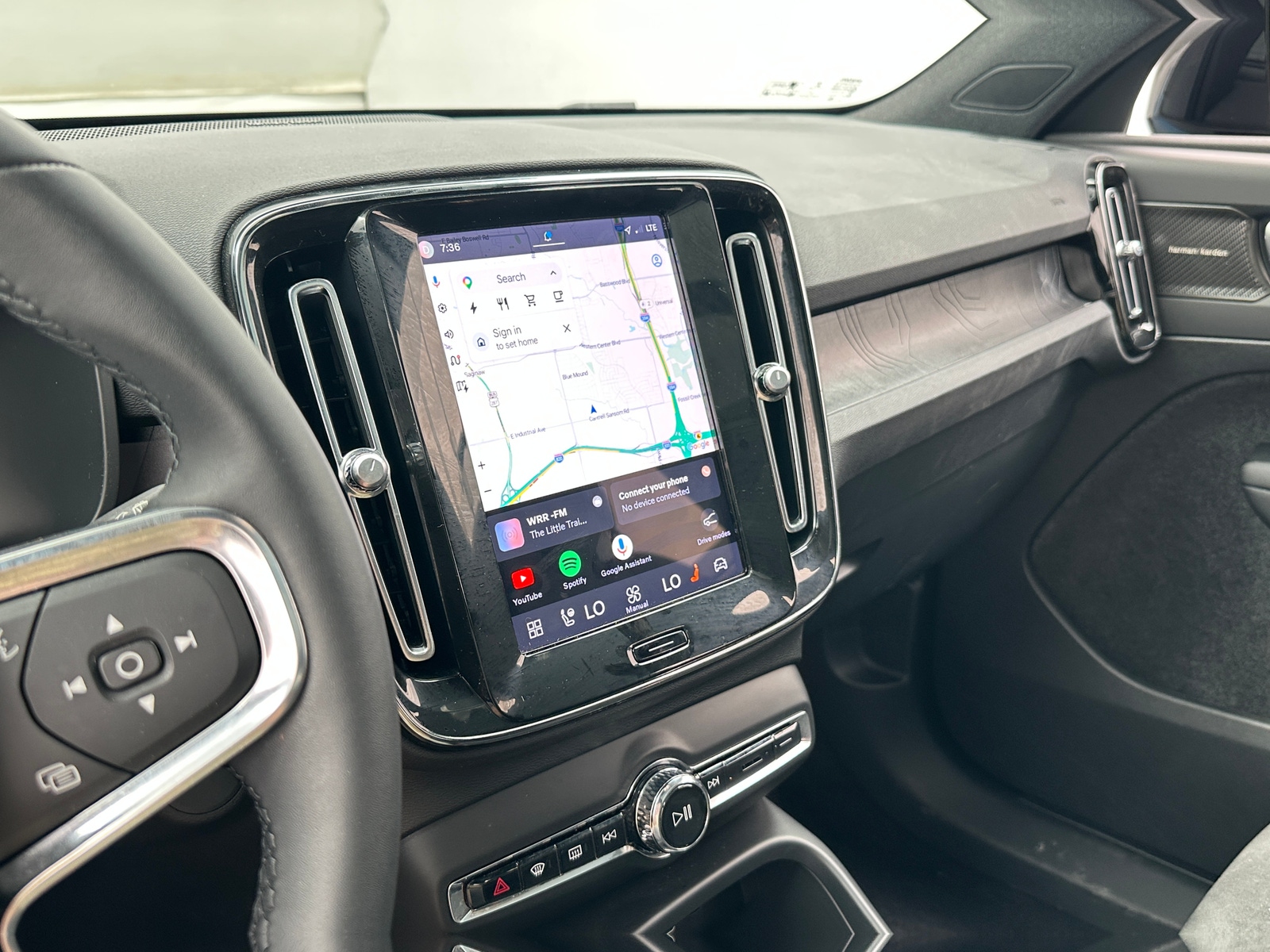 Thumbnail: 2023 Volvo XC40 - 4
