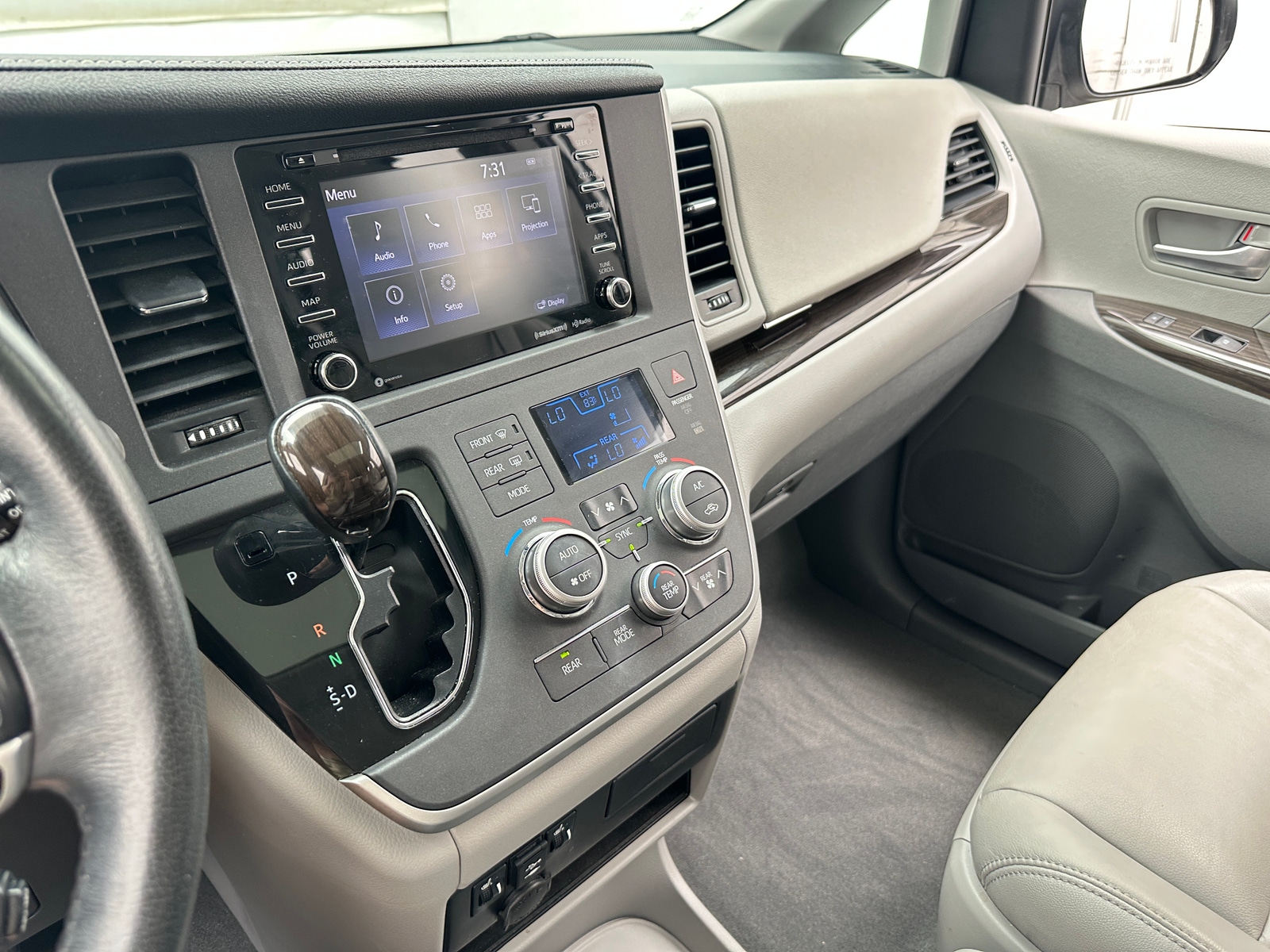 Thumbnail: 2020 Toyota Sienna - 3