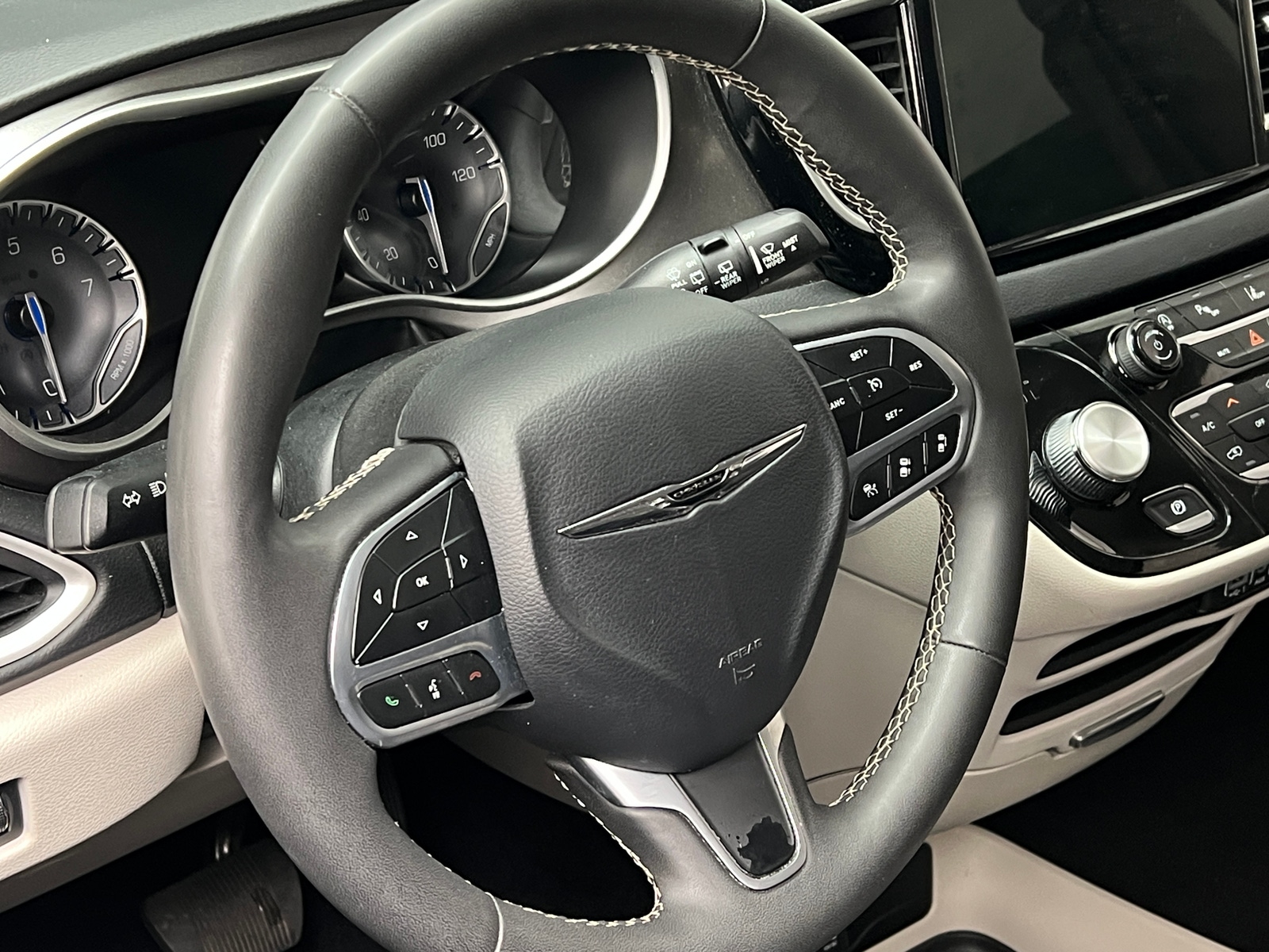 Thumbnail: 2024 Chrysler Pacifica - 4
