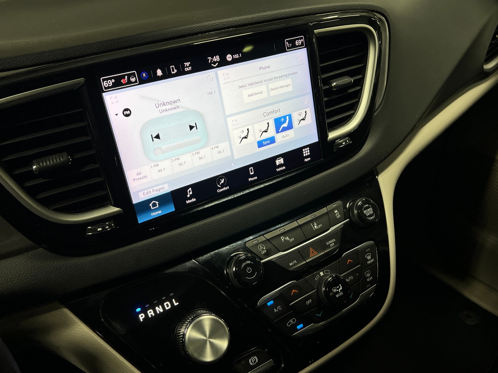 Thumbnail: 2024 Chrysler Pacifica - 3