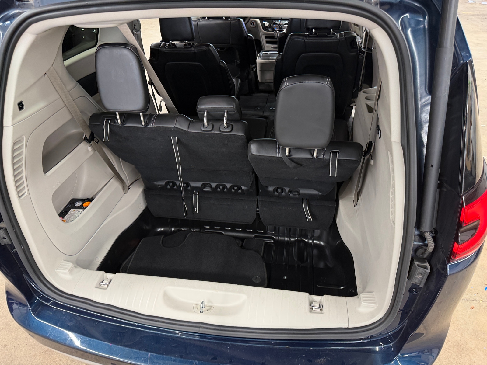 Thumbnail: 2024 Chrysler Pacifica - 6