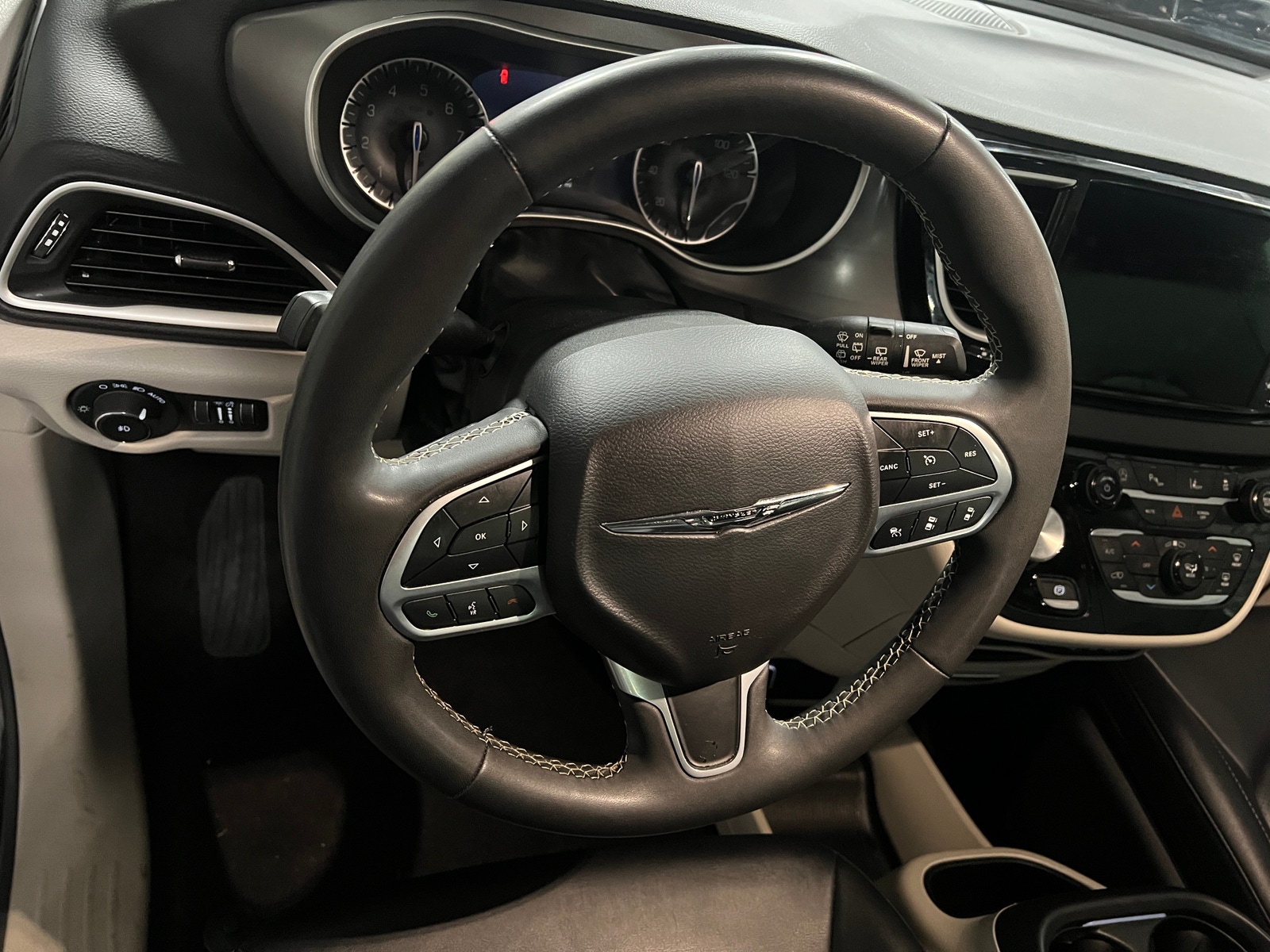 Thumbnail: 2024 Chrysler Pacifica - 4