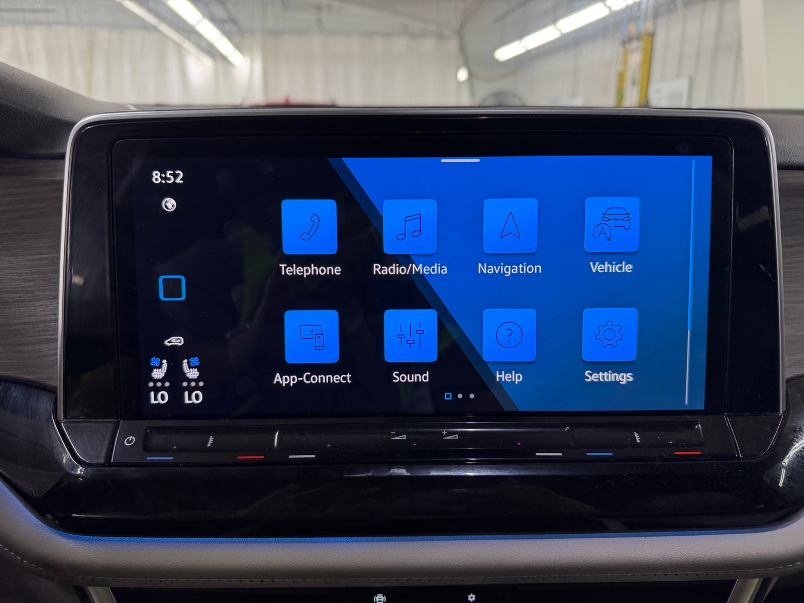 Thumbnail: 2024 Volkswagen Atlas - 3