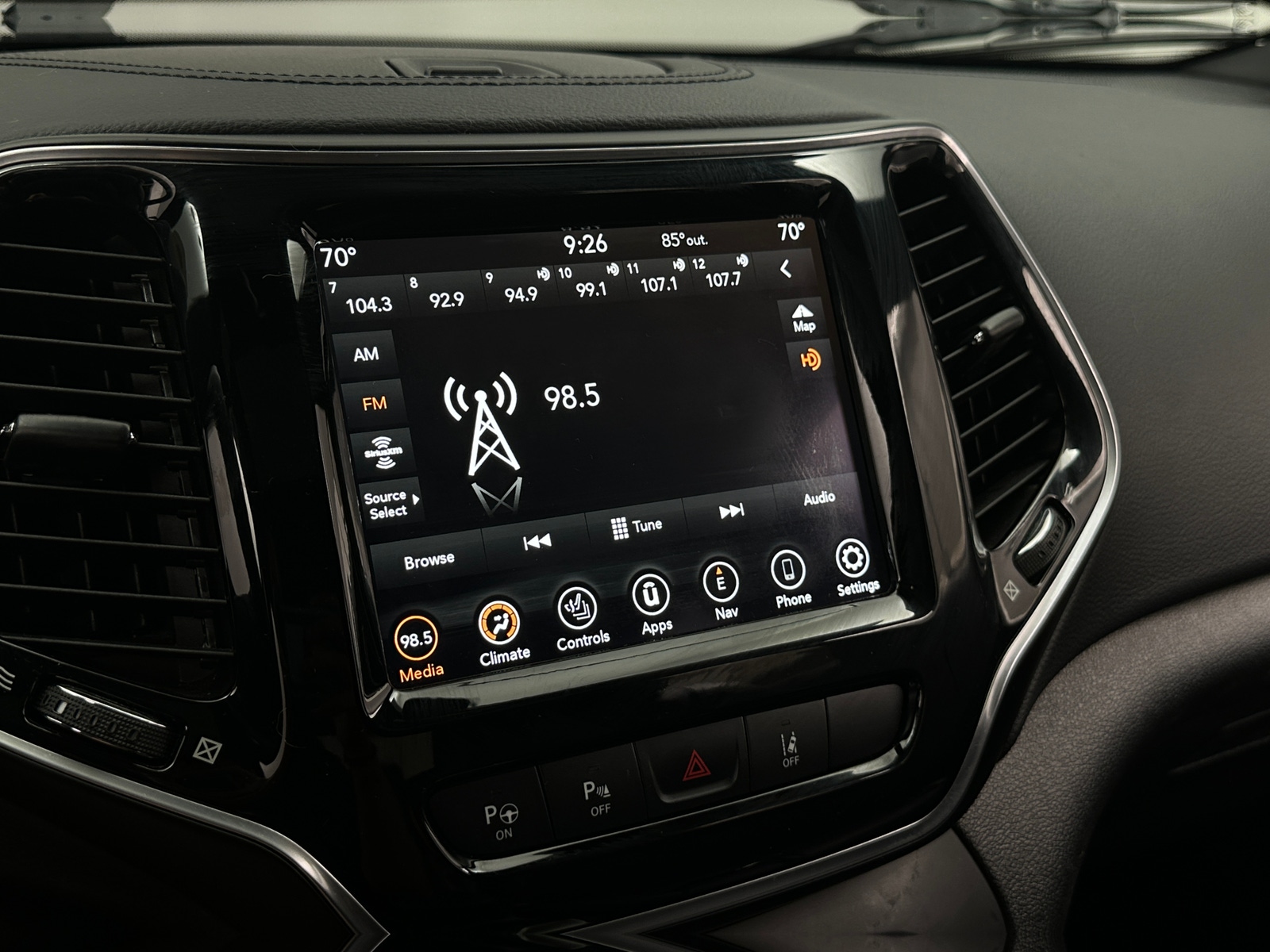 Thumbnail: 2021 Jeep Cherokee - 3