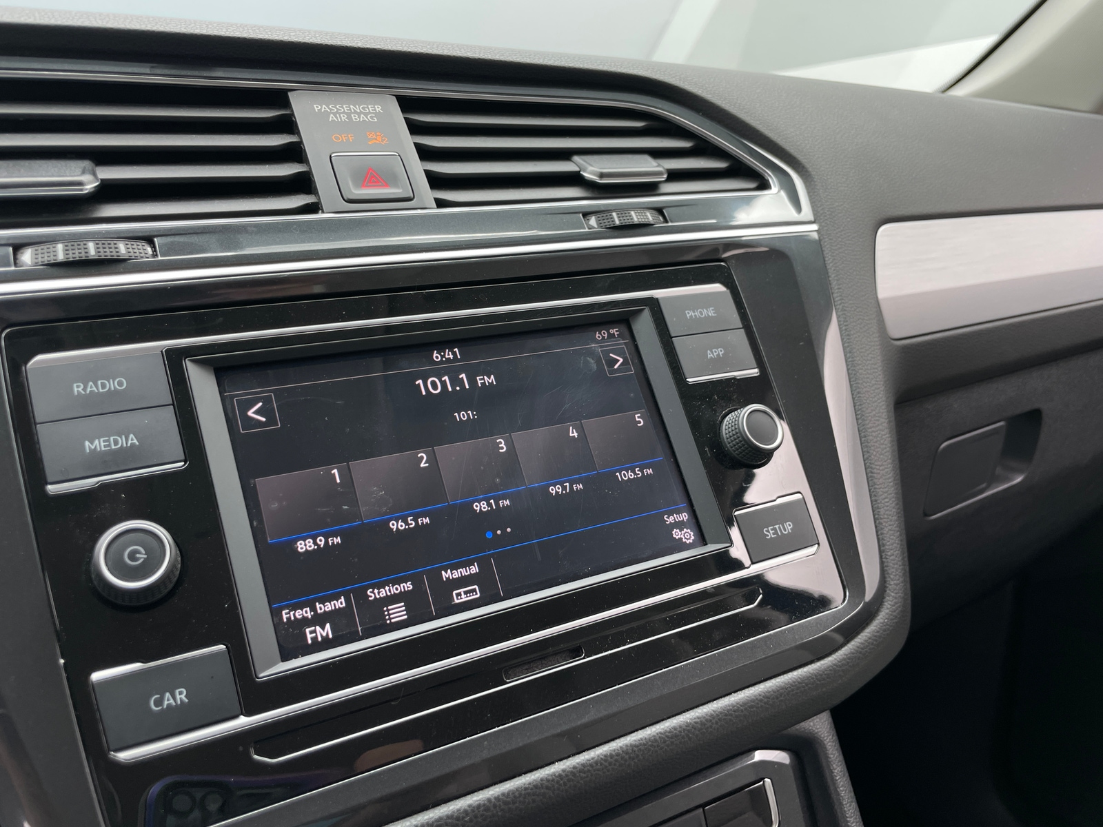 Thumbnail: 2018 Volkswagen Tiguan - 4