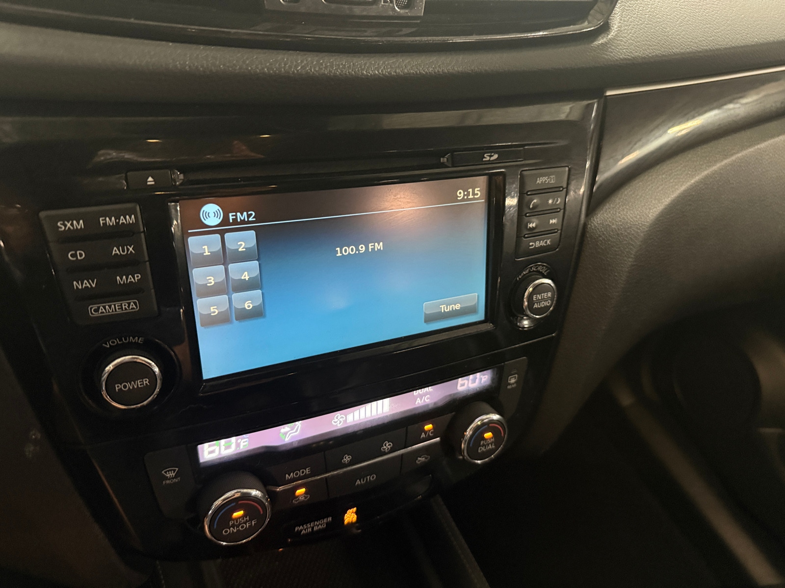 Thumbnail: 2017 Nissan Rogue Sport - 3