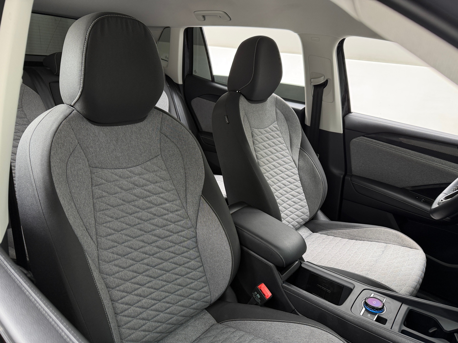Thumbnail: 2025 Volkswagen Tiguan - 2
